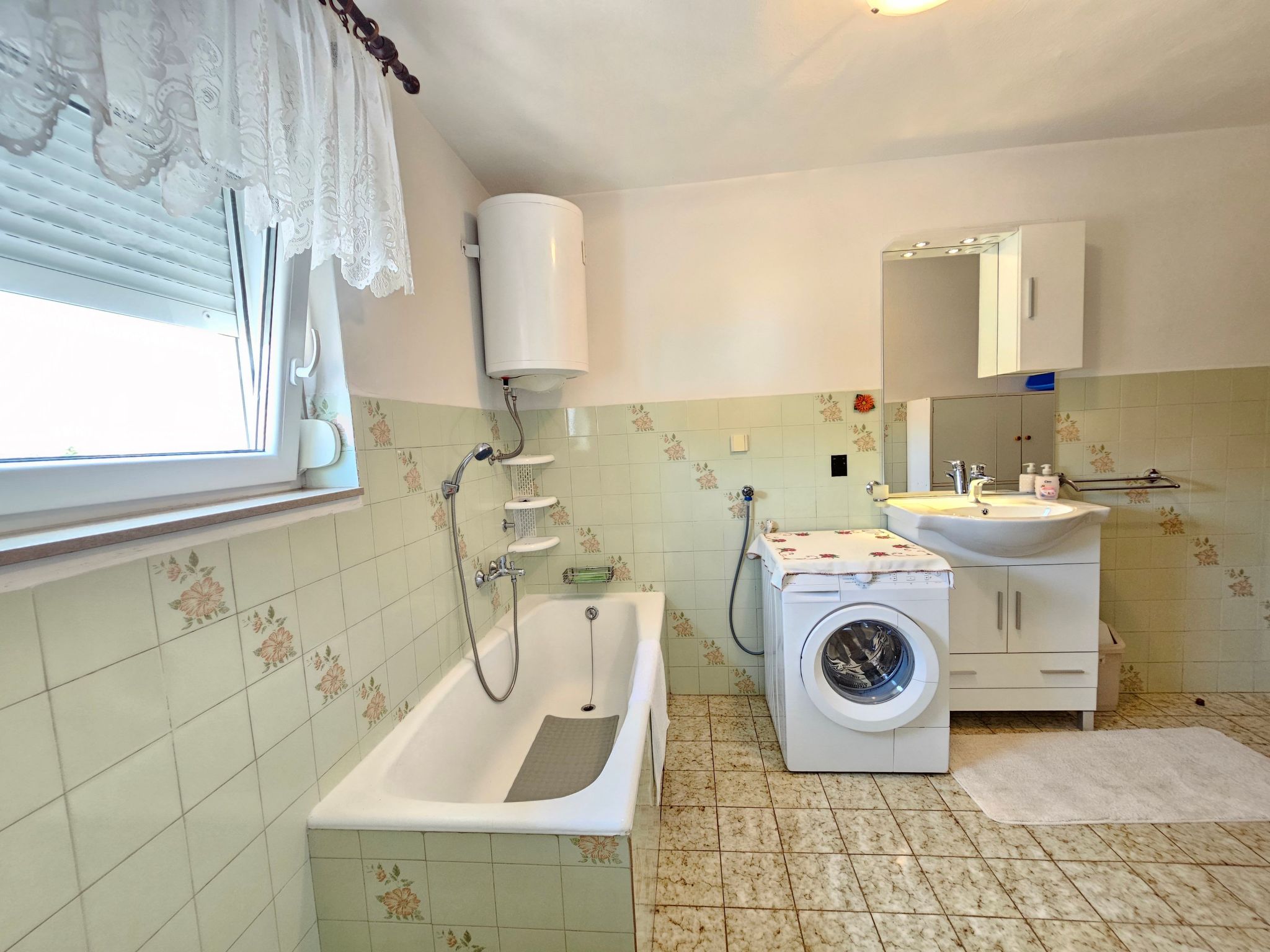 Wohnung für 6 Personen mit Terrasse-Drinnen