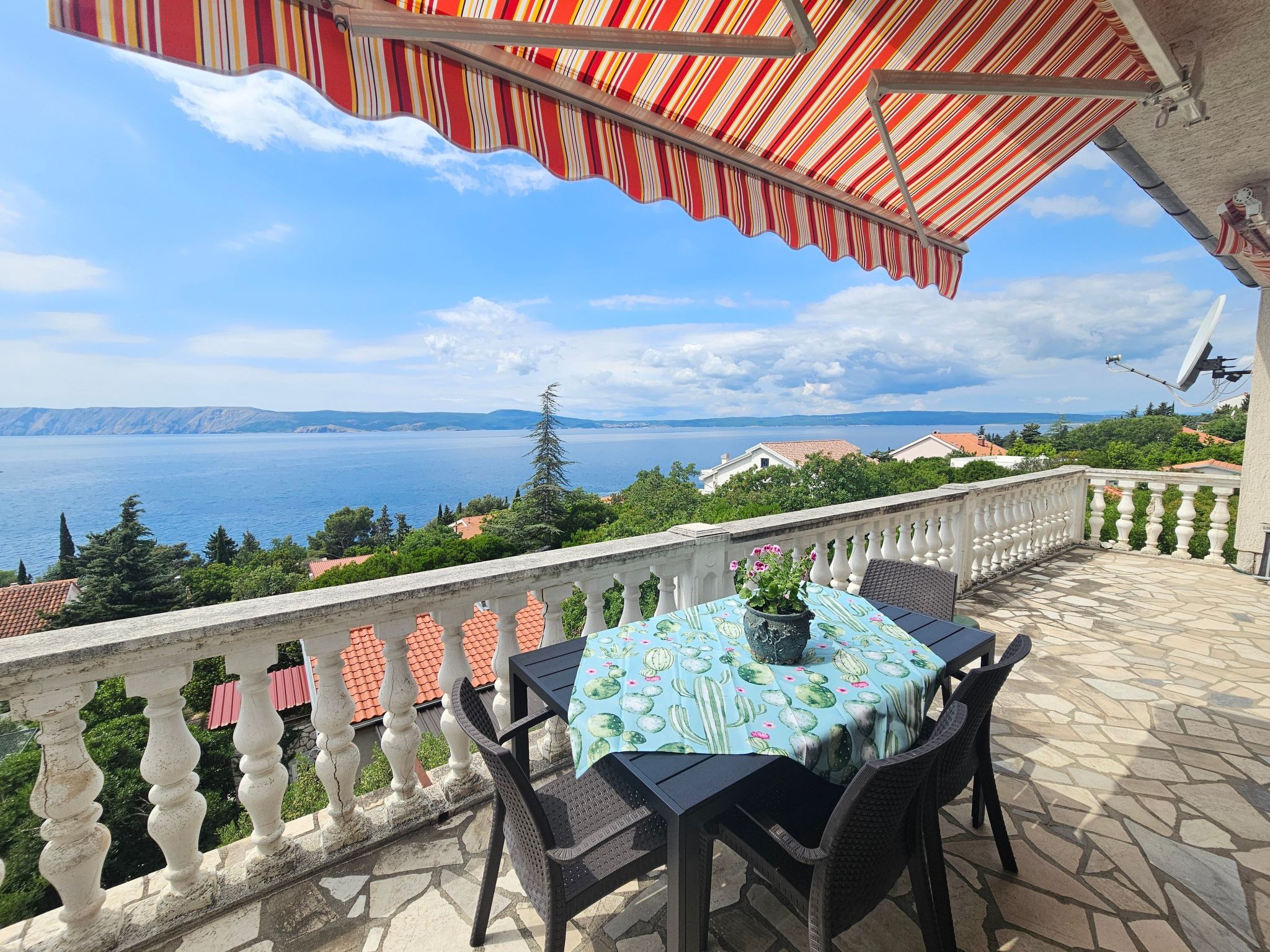 Wohnung mit Balkon mit Meerblick — view 1 of 38