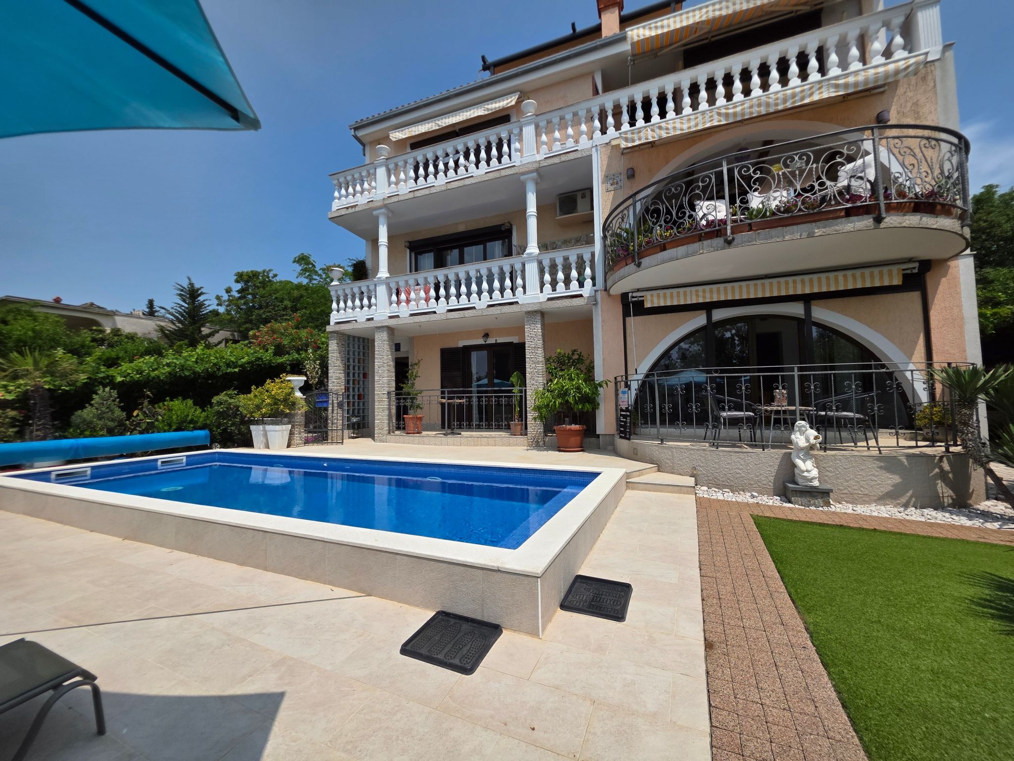 Wohnung mit Terrasse - Gemeinschaftspool-Binnen