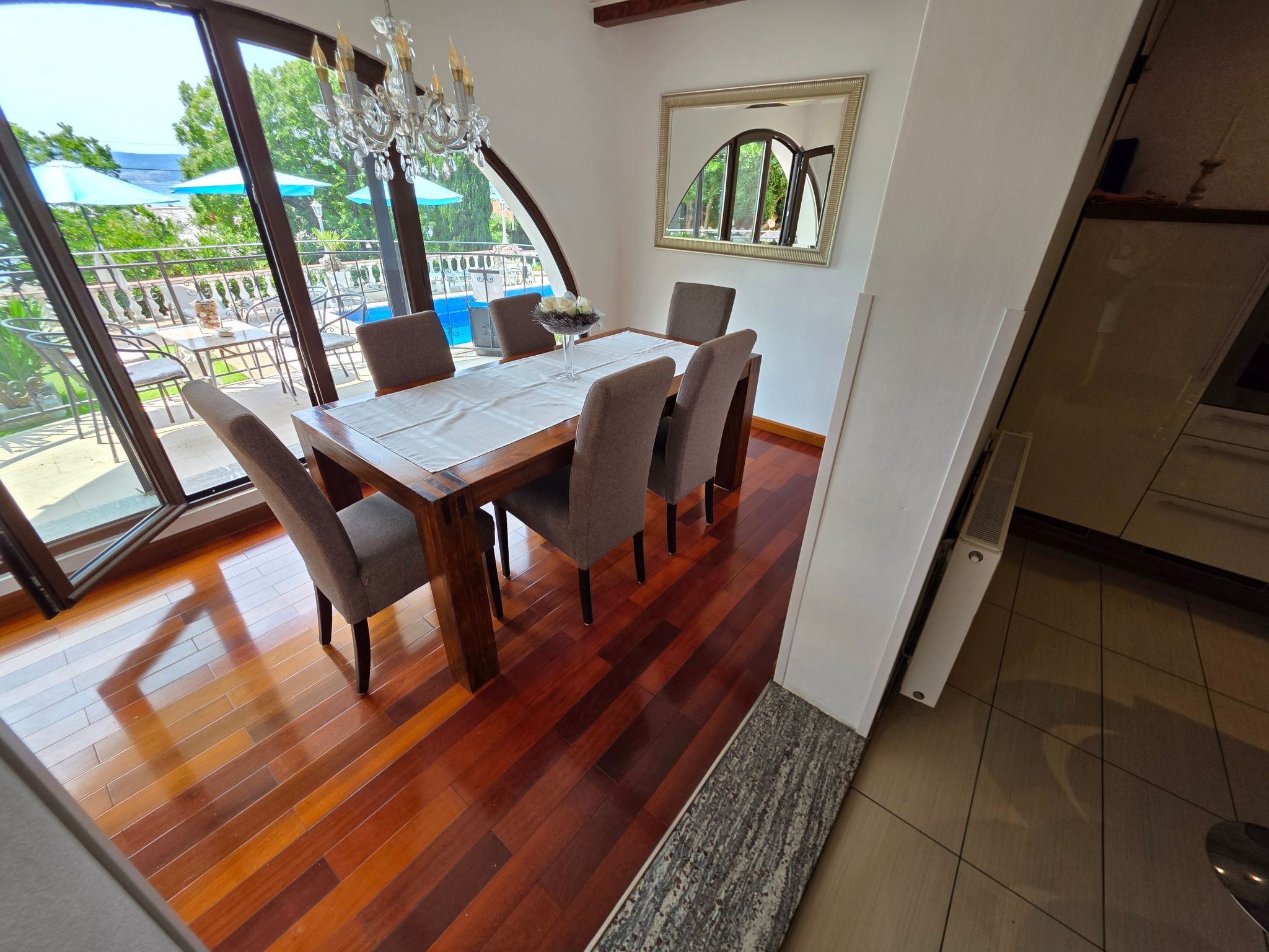 Wohnung mit Terrasse - Gemeinschaftspool-Binnen