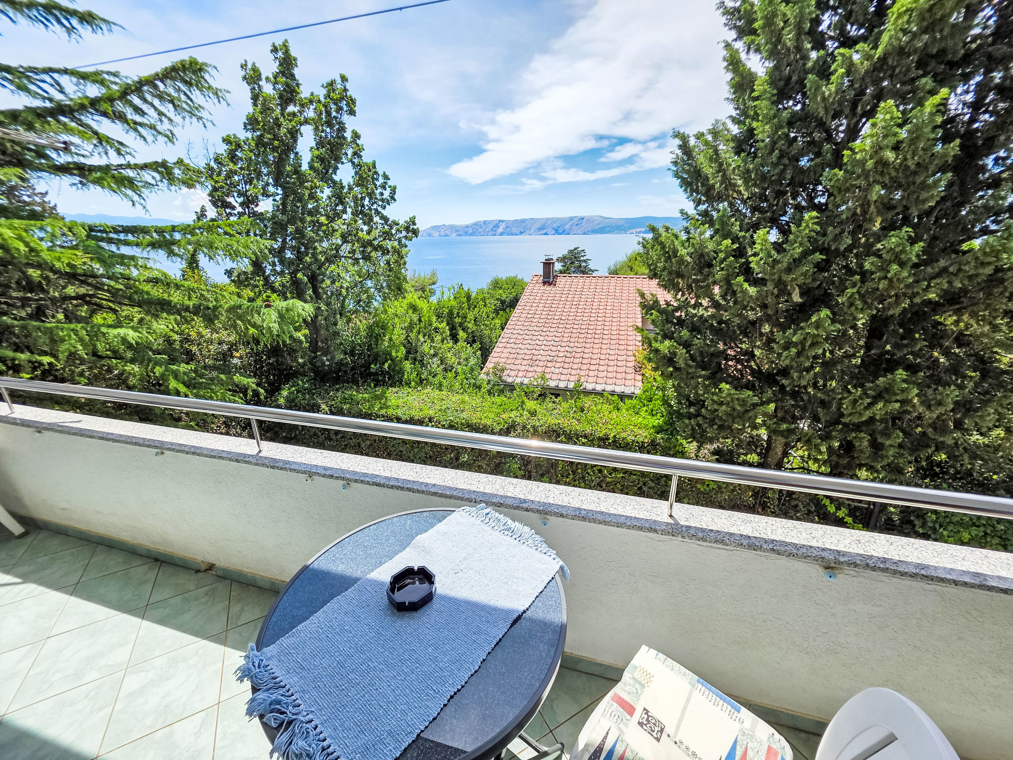 Appartement mit Balkon und Meerblick