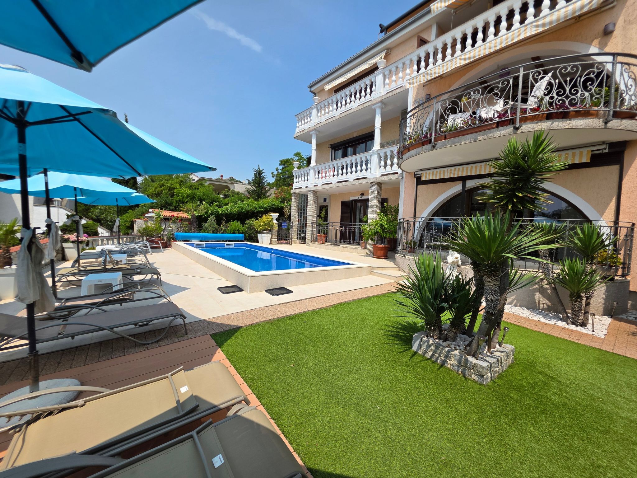 Appartement für 2-3 Personen mit Balkon und Gemeinschaftspool-Binnen