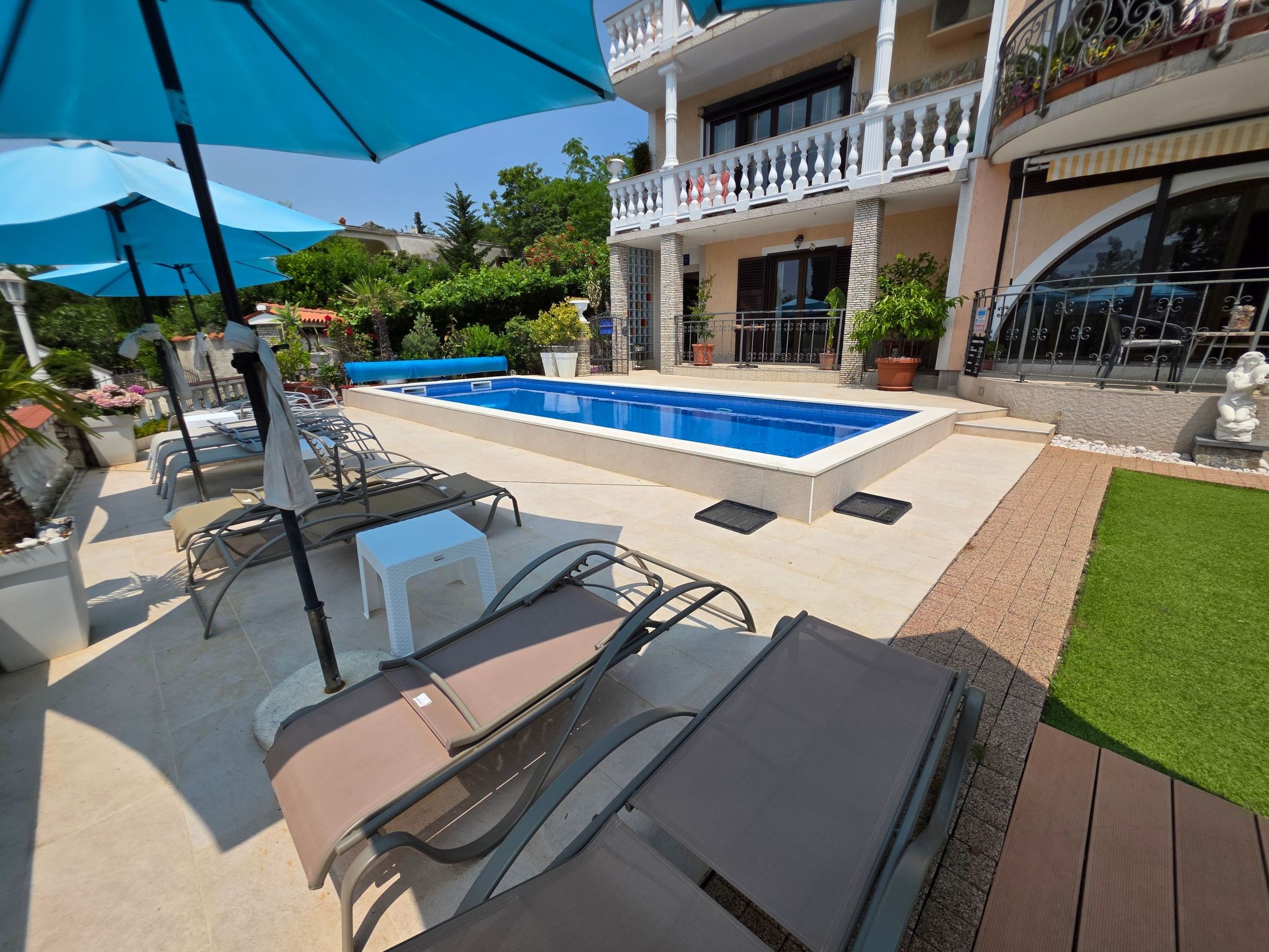 Appartement für 2-3 Personen mit Balkon und Gemeinschaftspool-Binnen