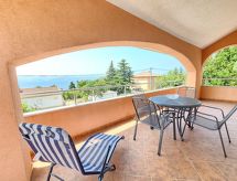 Knusse vrijstaande vakantiewoning met terras, op 250m van zee in Novi Vinodolski - thumbnail 4