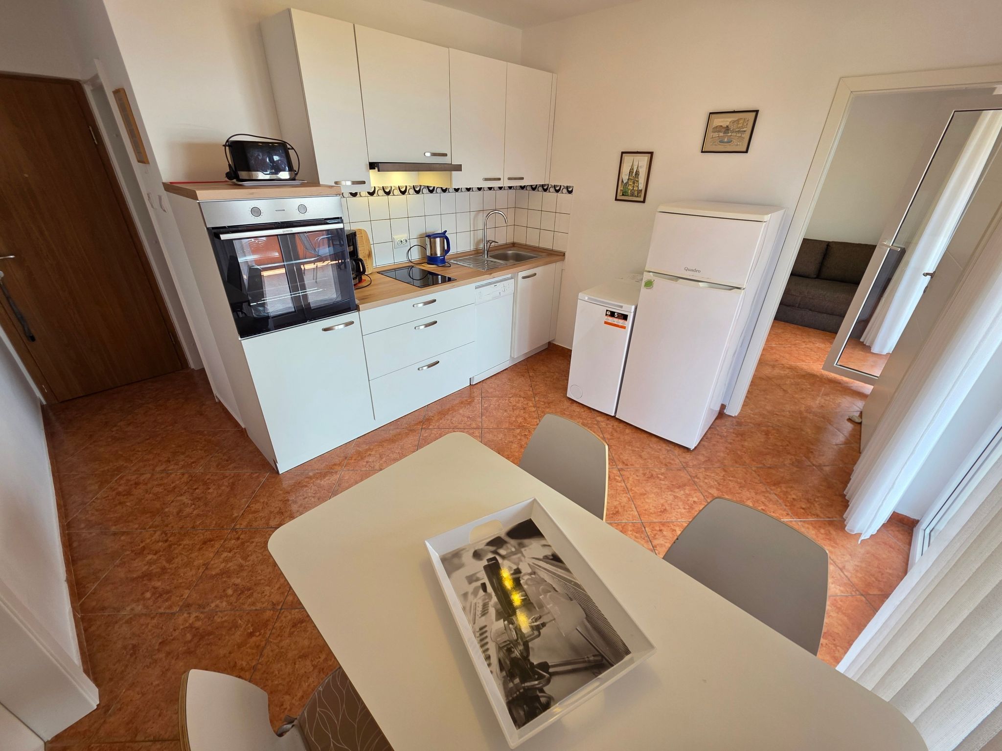 Wohnung für max. 5 Personen mit Terrasse-Dedans