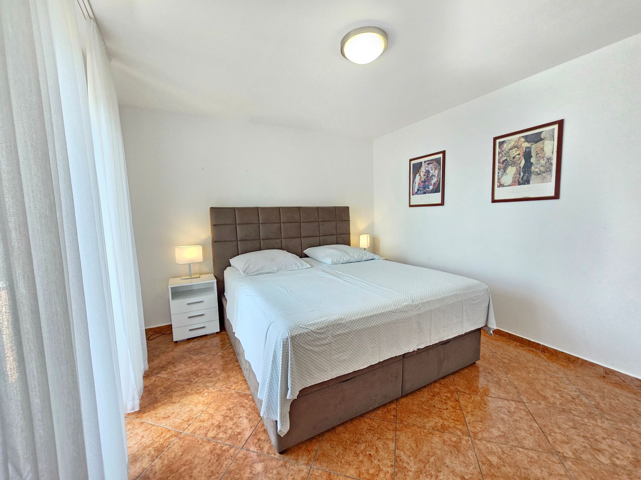 Wohnung für max. 5 Personen mit Terrasse-Dedans