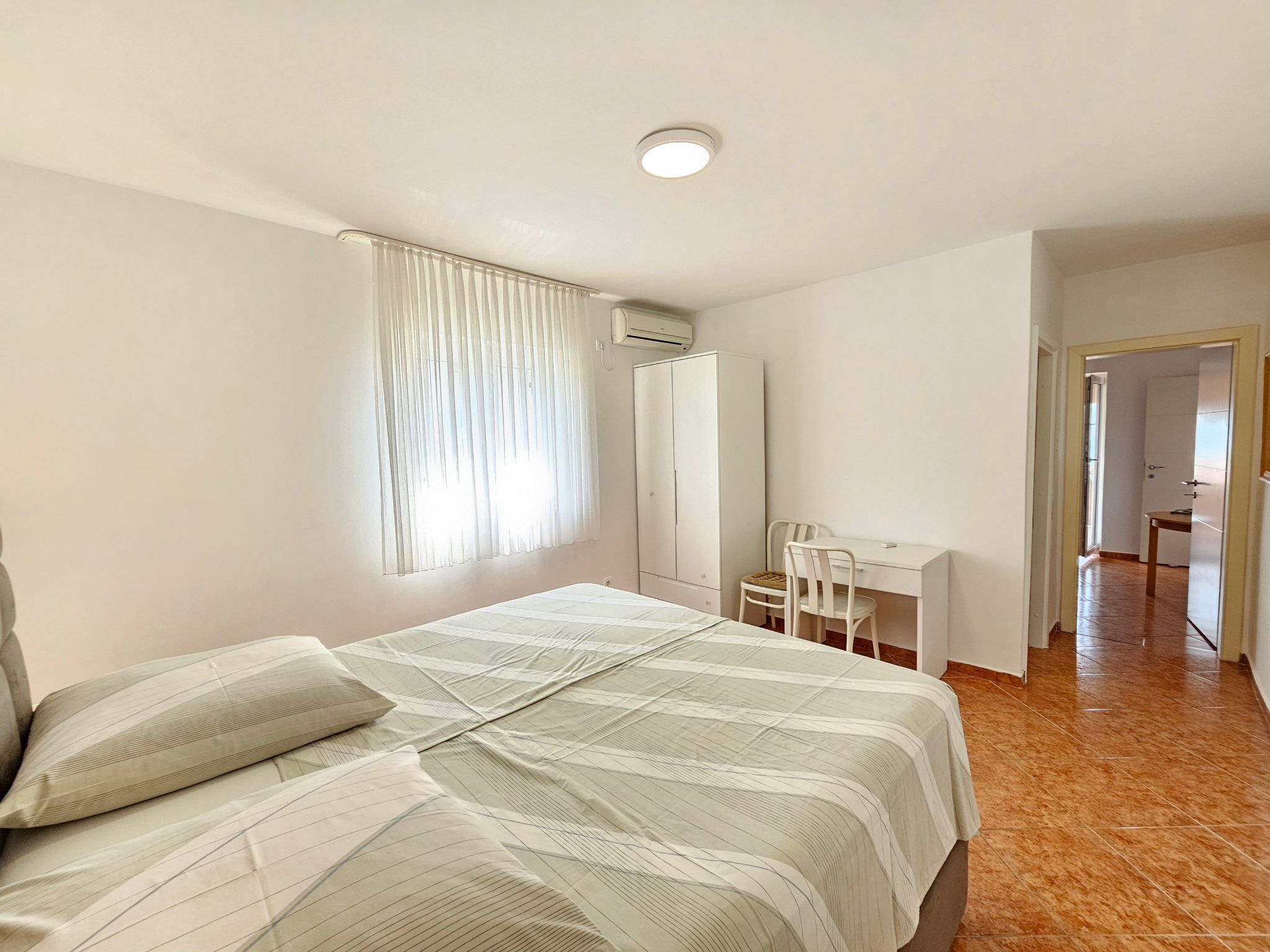 Wohnung für max. 5 Personen mit Terrasse-Dedans