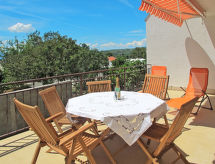 Vakantiehuis Luka: sfeervol verblijf aan zee in Novi Vinodolski, Kvarnerbaai - thumbnail 1