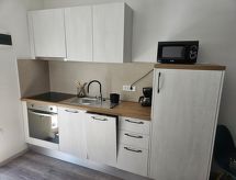 Op 500 m van zee: Compact appartement in centrum Novi Vinodolski - thumbnail 6