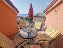 Appartement mit Balkon und Meerblick