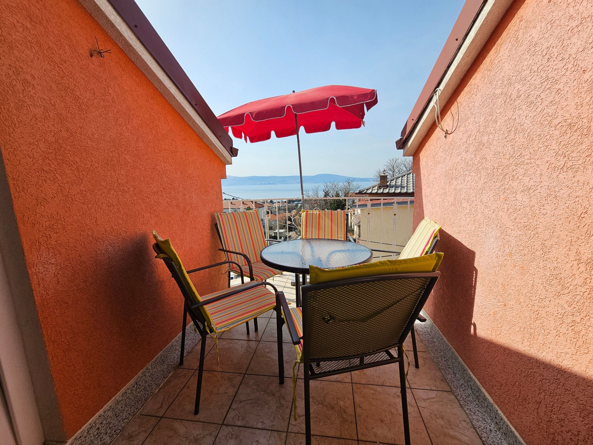 Appartement mit Balkon und Meerblick-Dedans