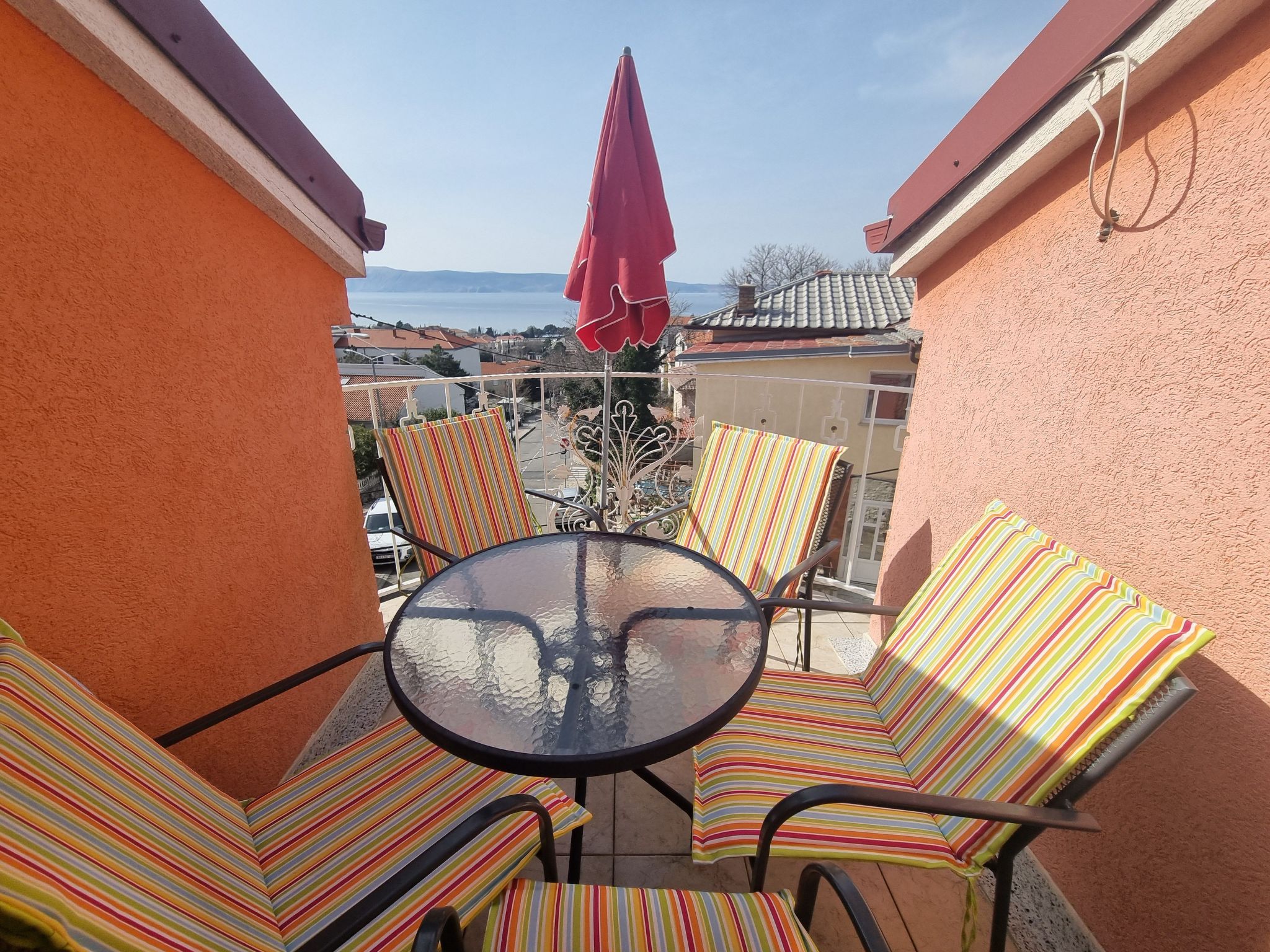 Appartement mit Balkon und Meerblick-Dedans