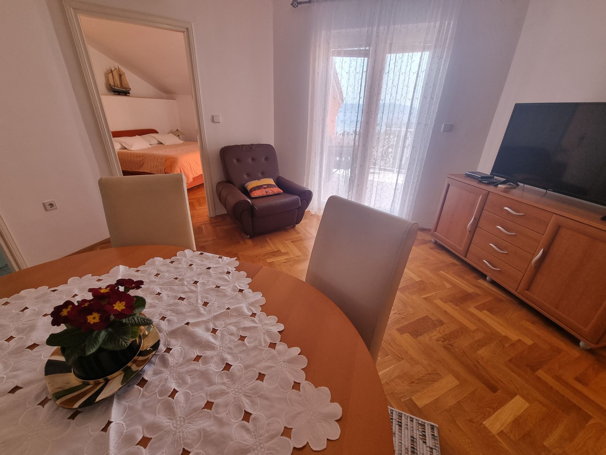 Appartement mit Balkon und Meerblick-Dedans