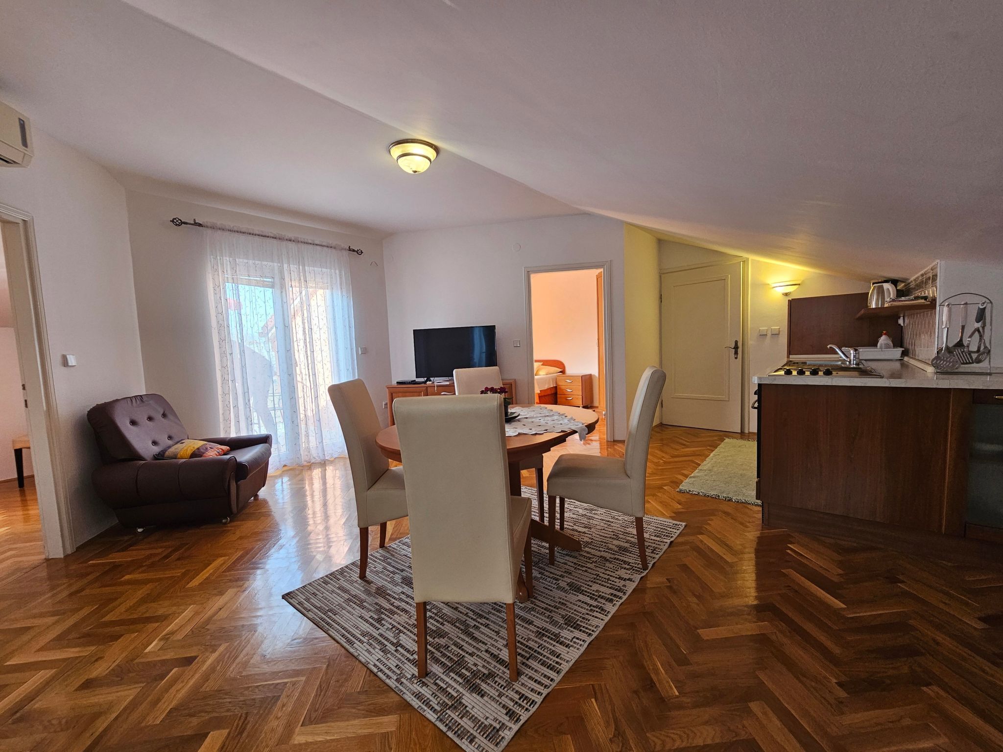 Appartement mit Balkon und Meerblick-Dedans