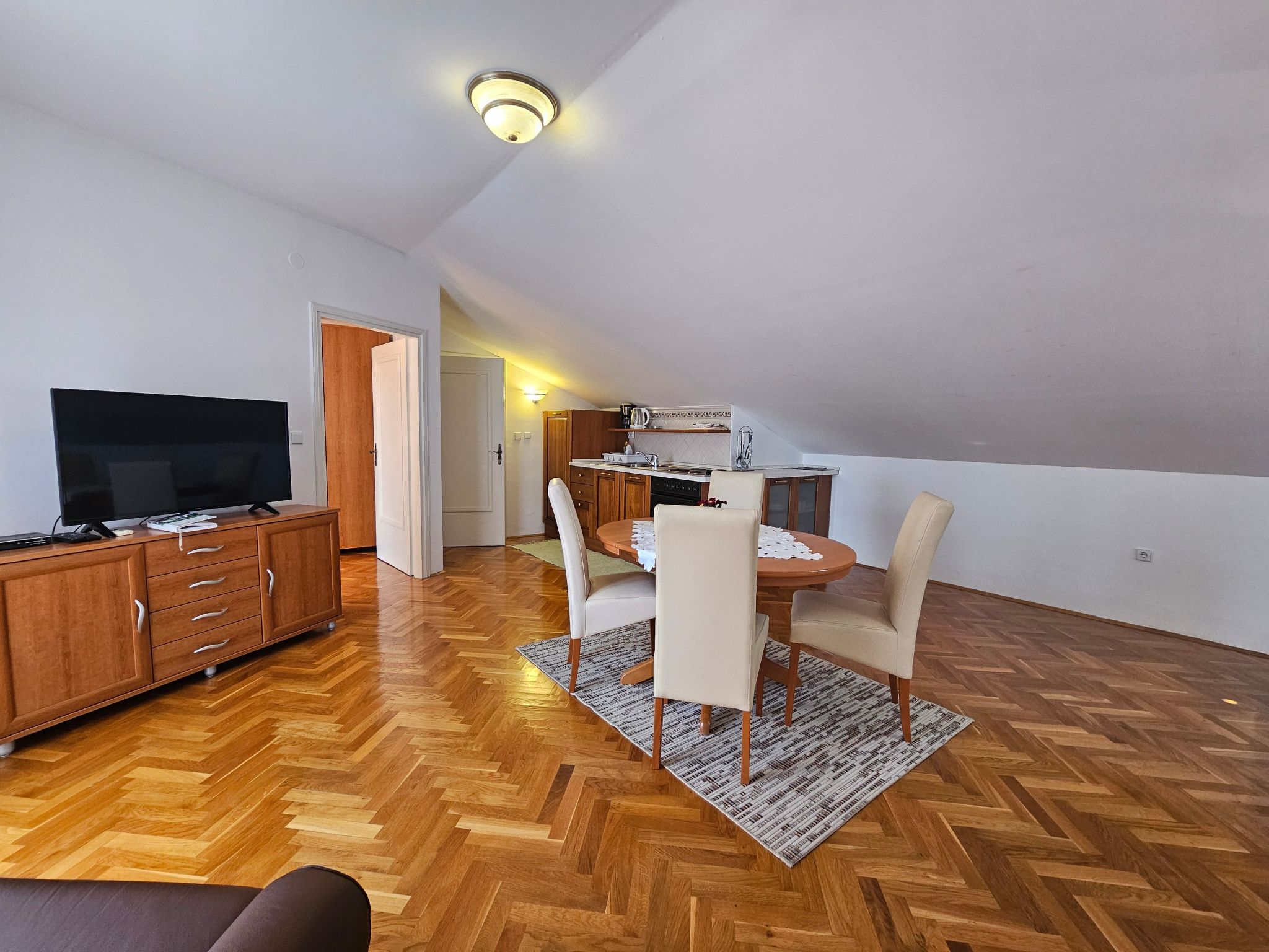 Appartement mit Balkon und Meerblick-Dedans