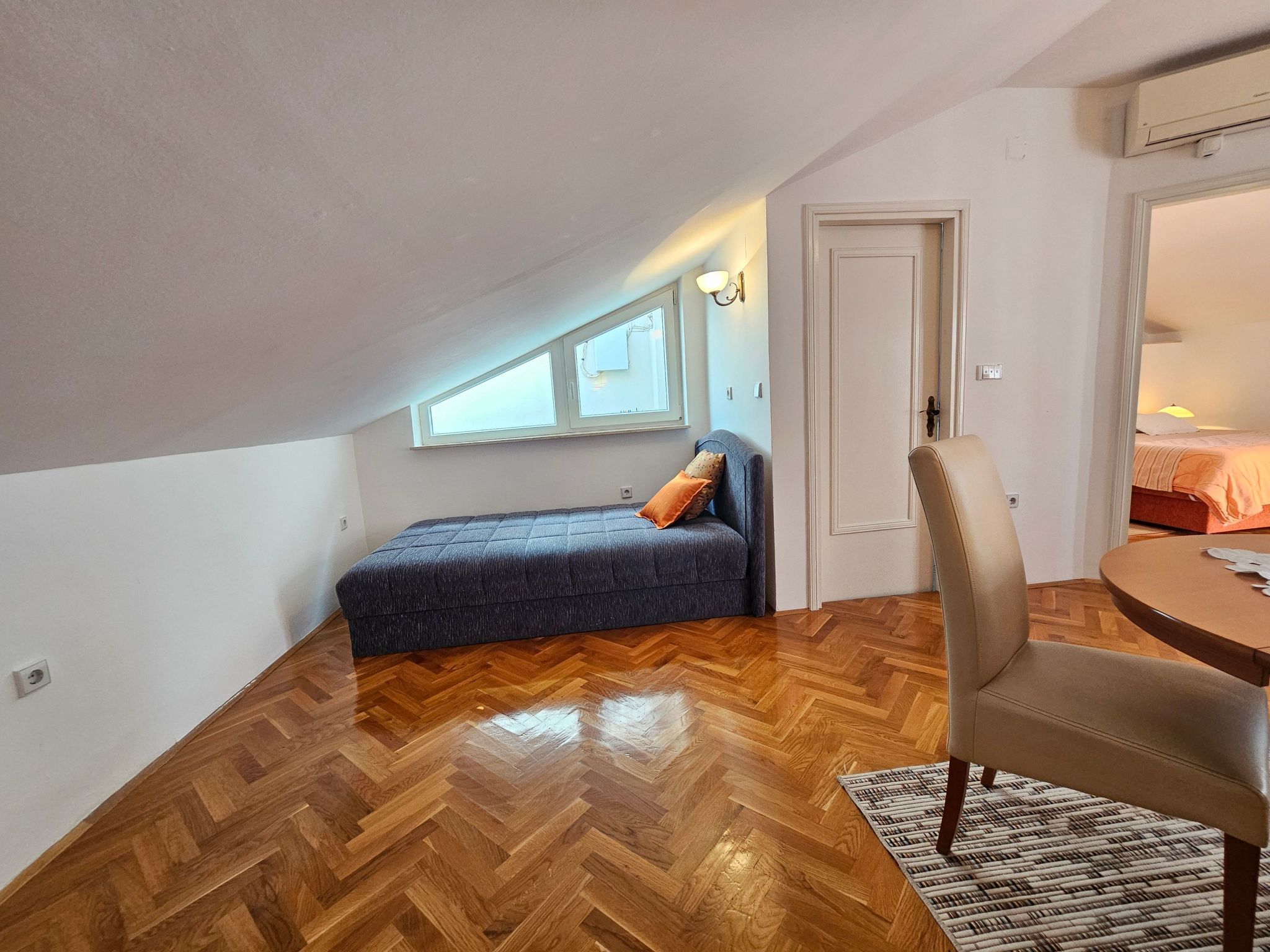 Appartement mit Balkon und Meerblick-Dedans