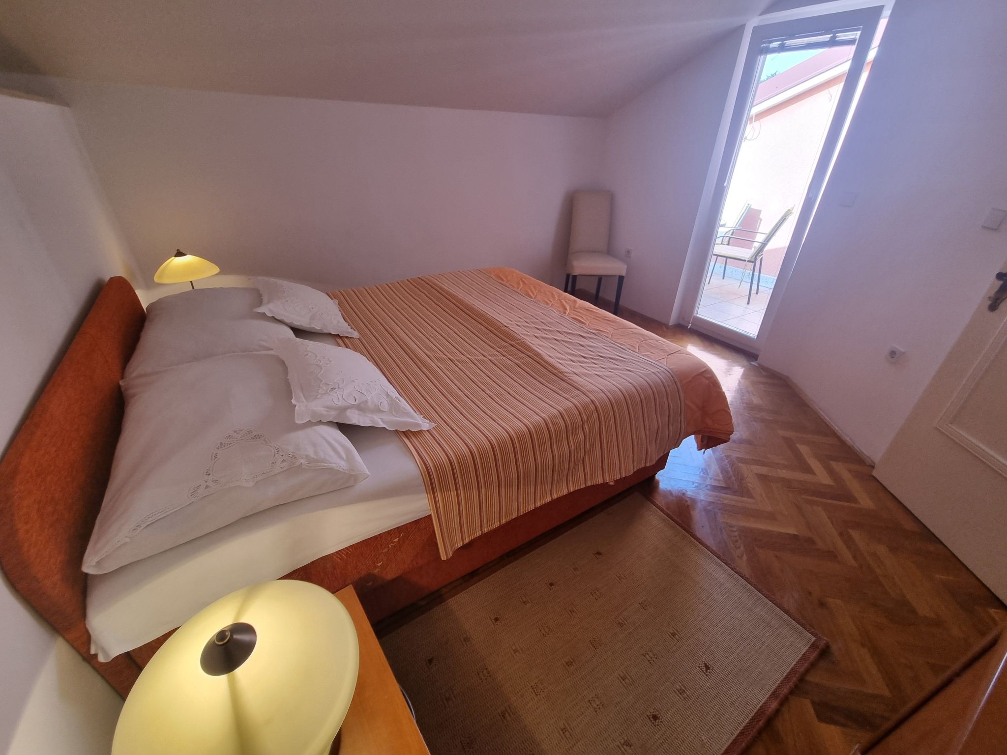 Appartement mit Balkon und Meerblick-Dedans