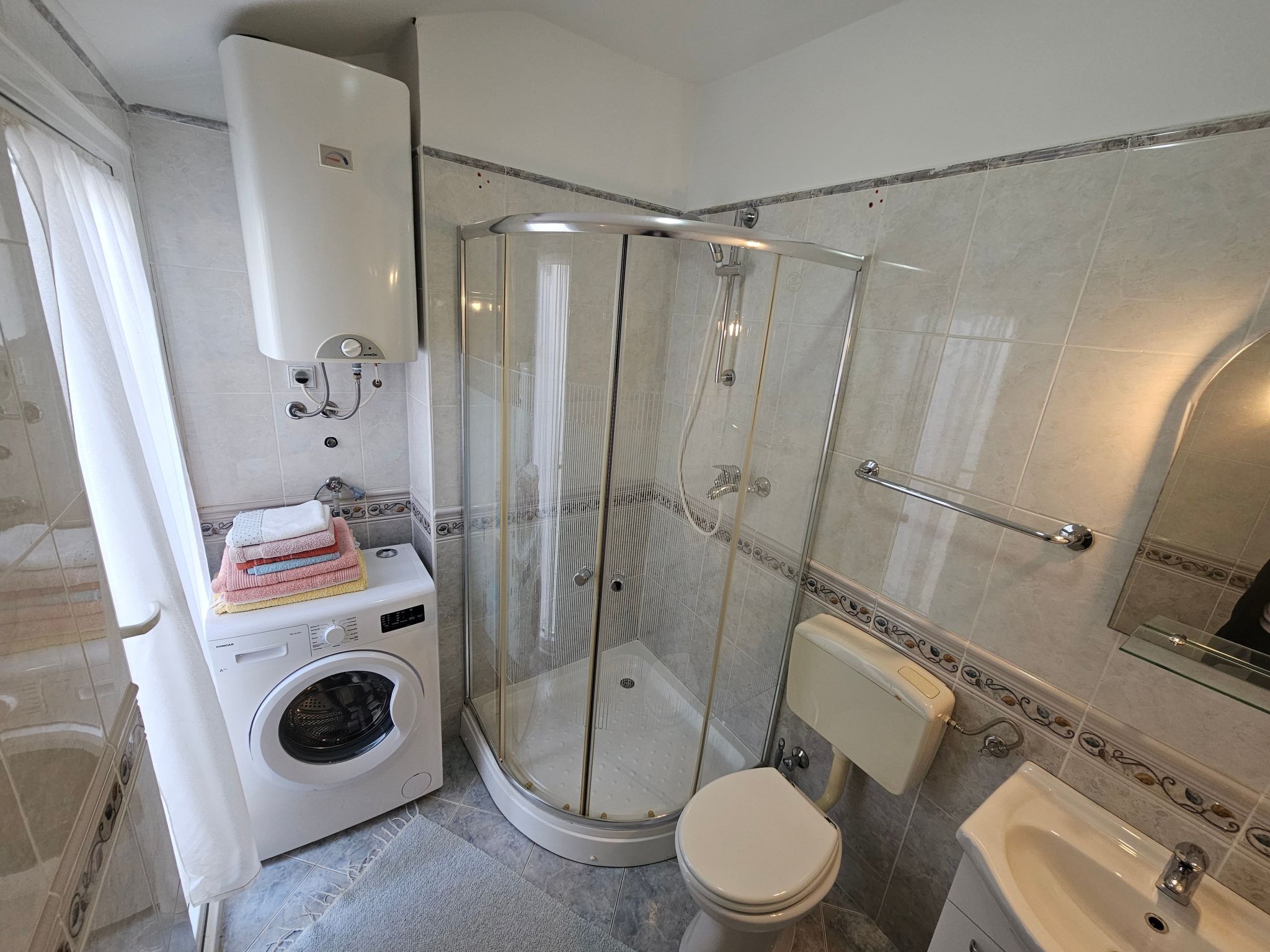 Appartement mit Balkon und Meerblick-Dedans