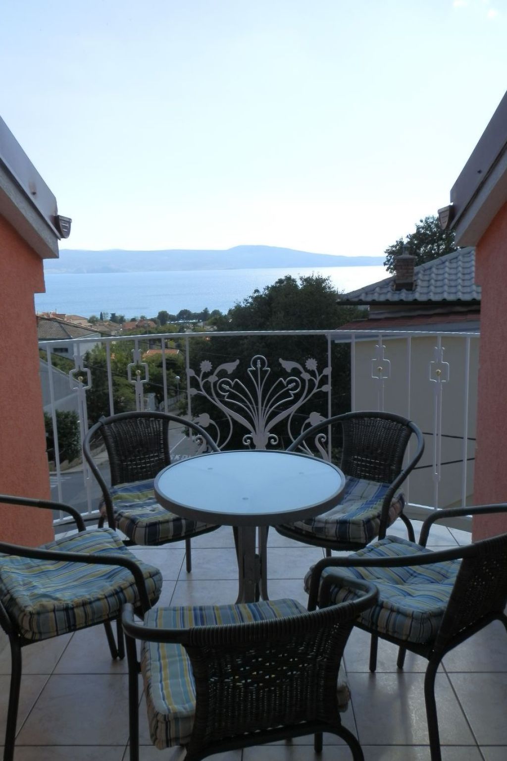 Appartement mit Balkon und Meerblick-Dedans