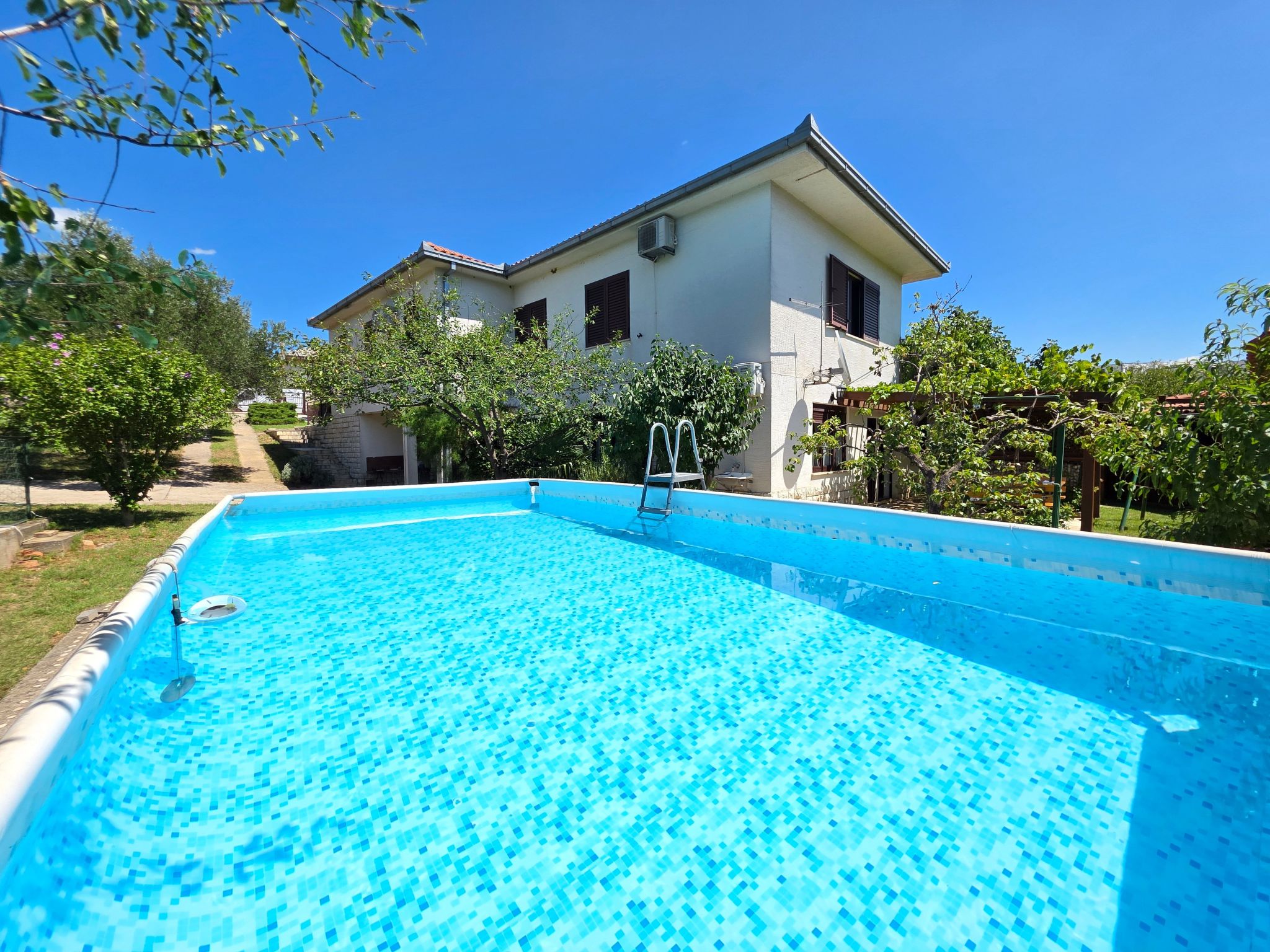 In Novi Vinodolski mit Grill, Garten und Terrasse-Drinnen
