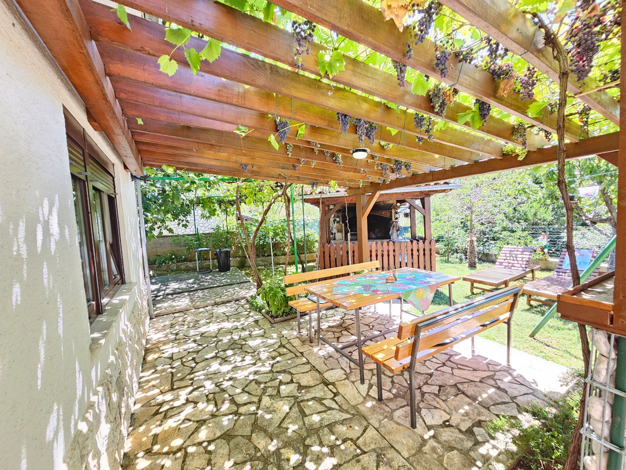 In Novi Vinodolski mit Grill, Garten und Terrasse-Drinnen