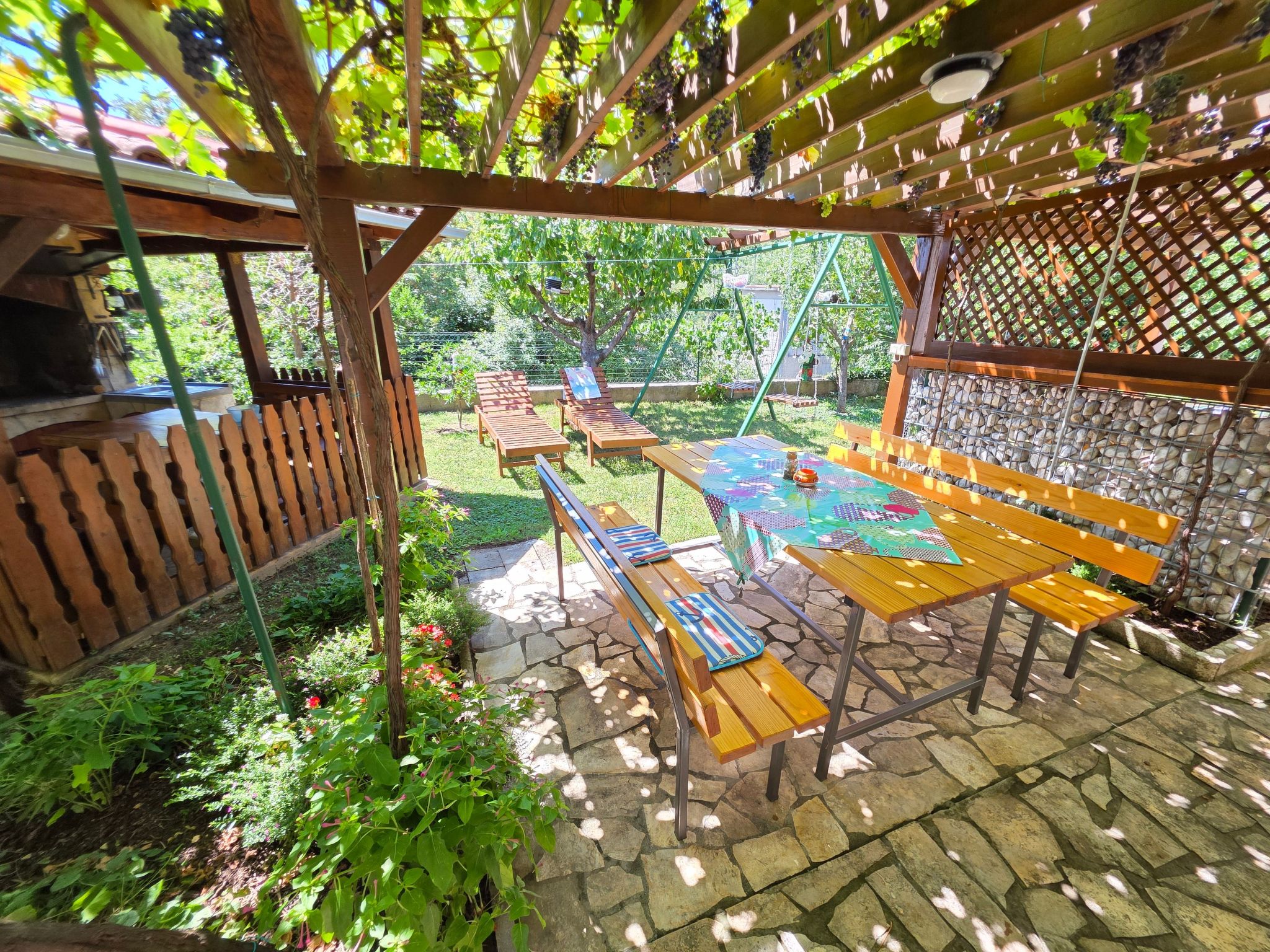 In Novi Vinodolski mit Grill, Garten und Terrasse-Drinnen