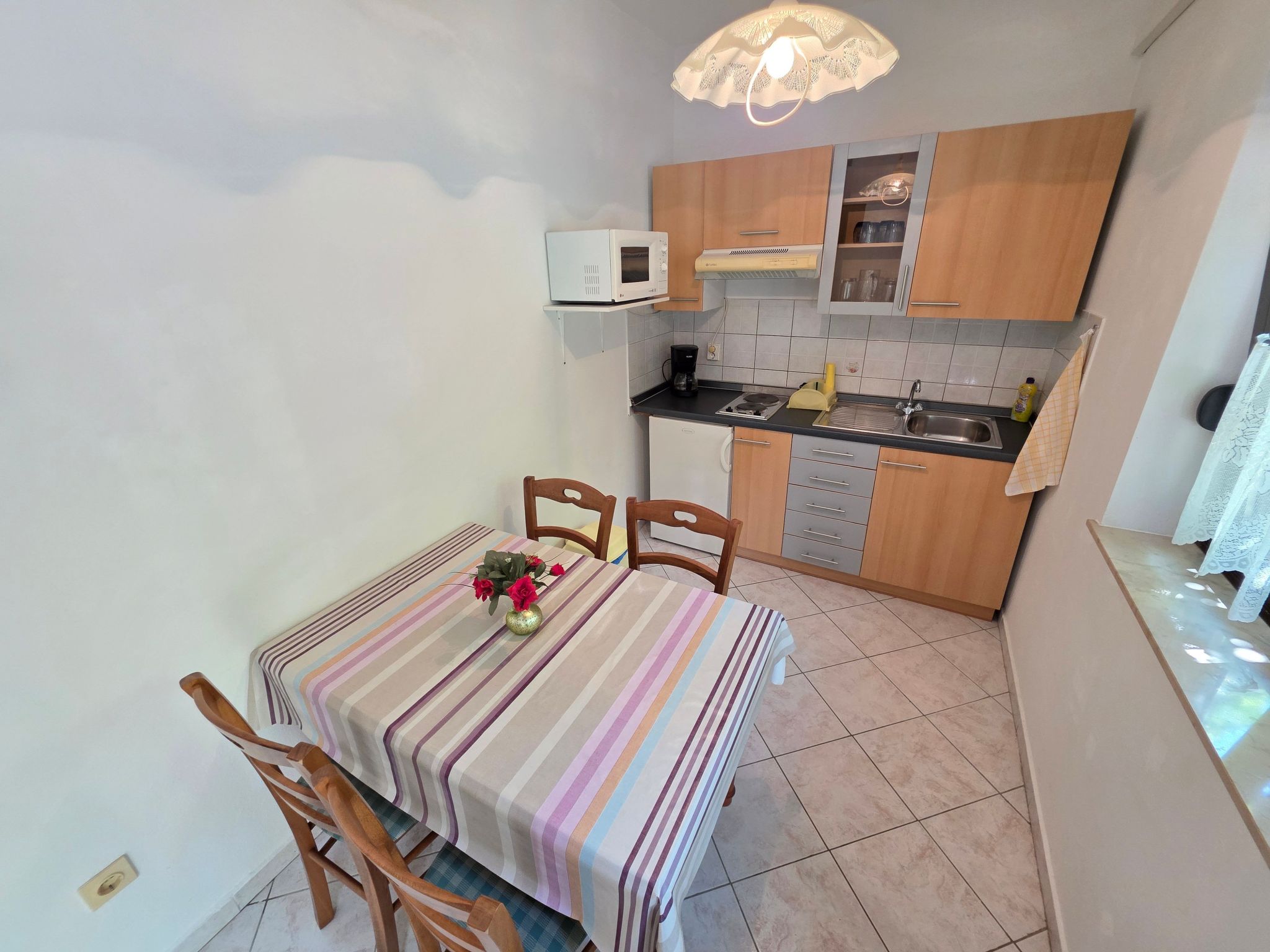 In Novi Vinodolski mit Grill, Garten und Terrasse-Drinnen