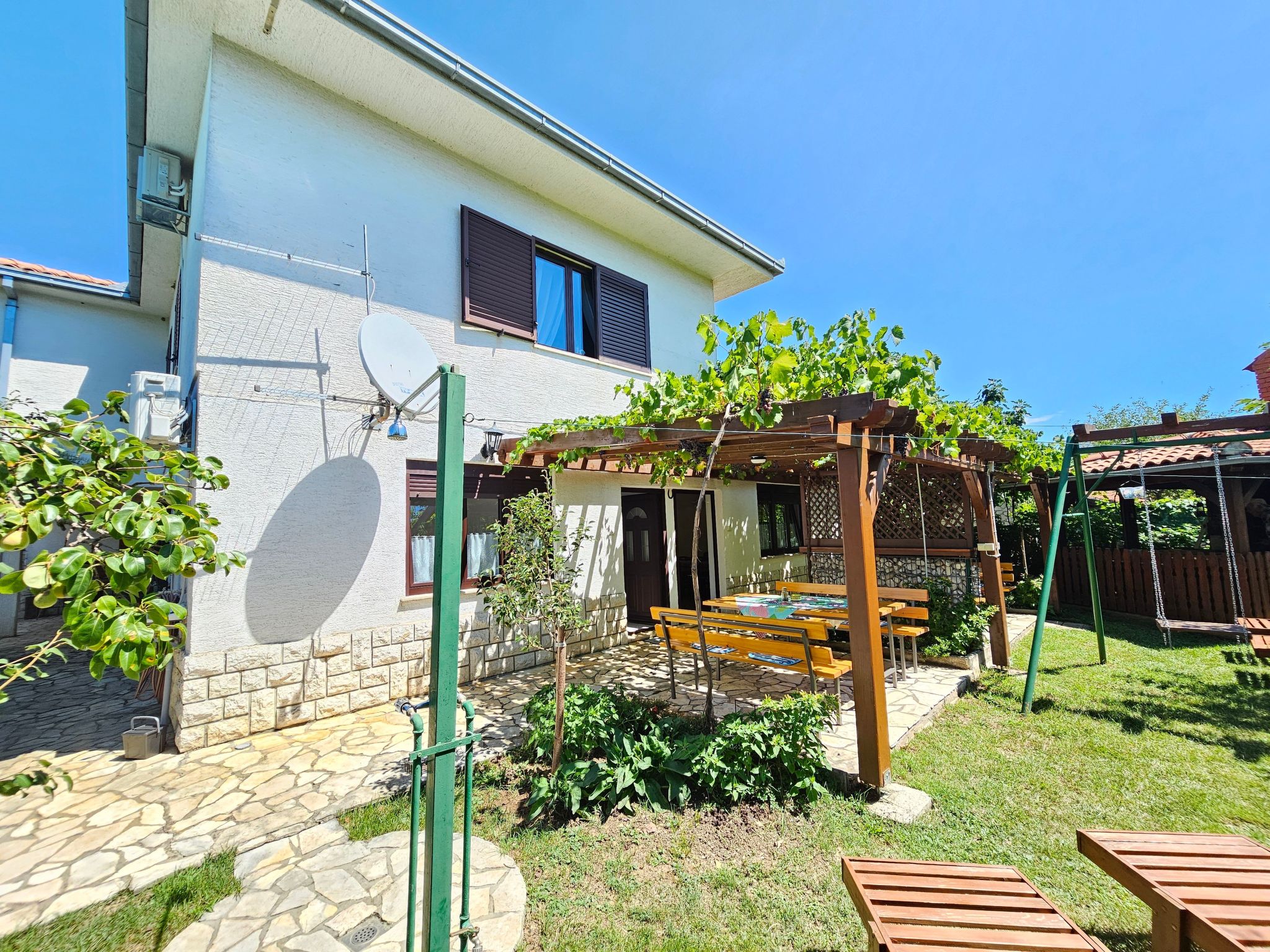 In Novi Vinodolski mit Grill, Garten und Terrasse-Drinnen