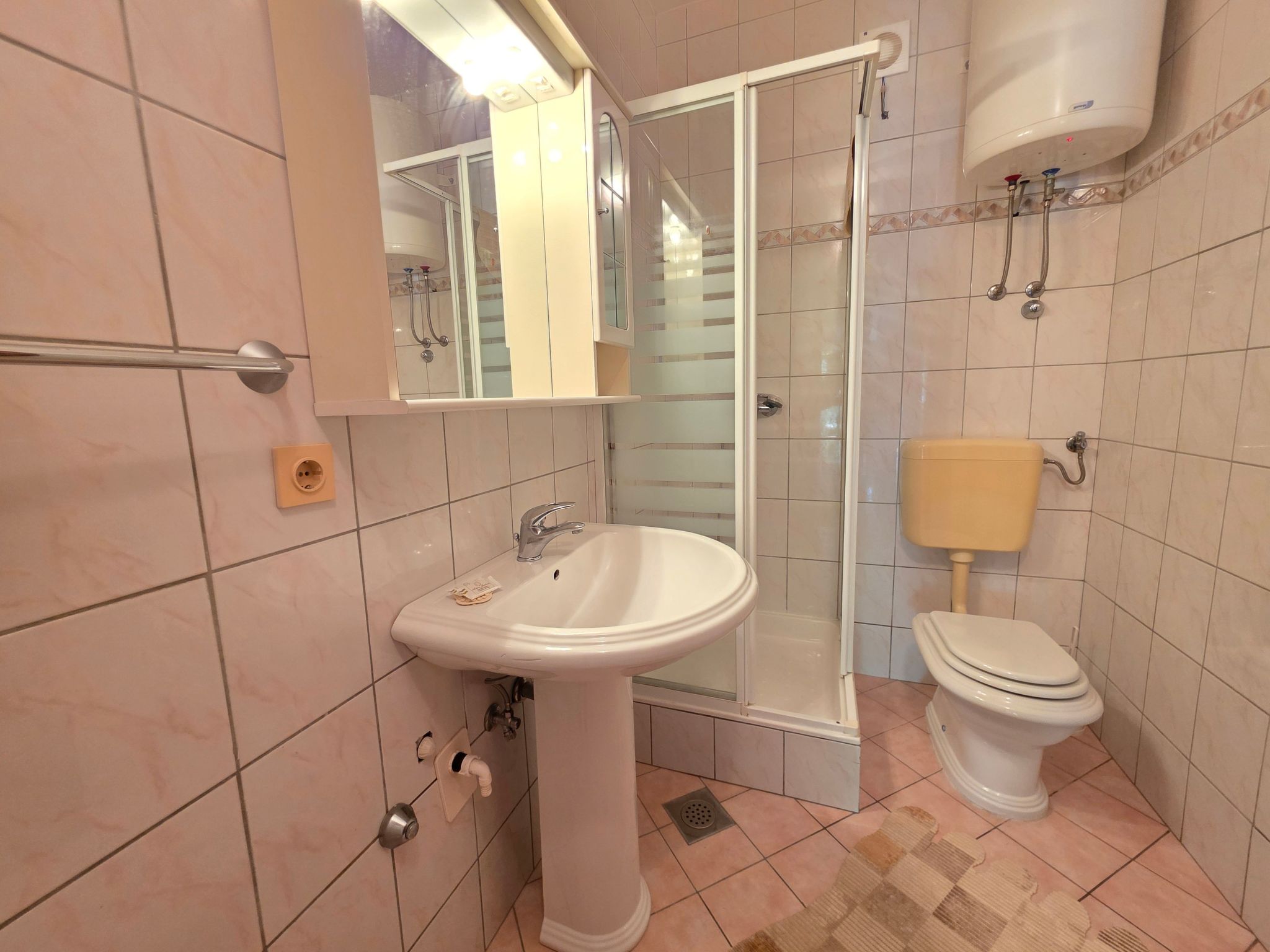 In Novi Vinodolski mit Grill, Garten und Terrasse-Drinnen