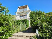 Knusse kustappartement met terras nabij strand Novi Vinodolski - thumbnail 4