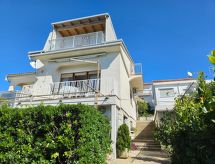 Knusse kustappartement met terras nabij strand Novi Vinodolski - thumbnail 5