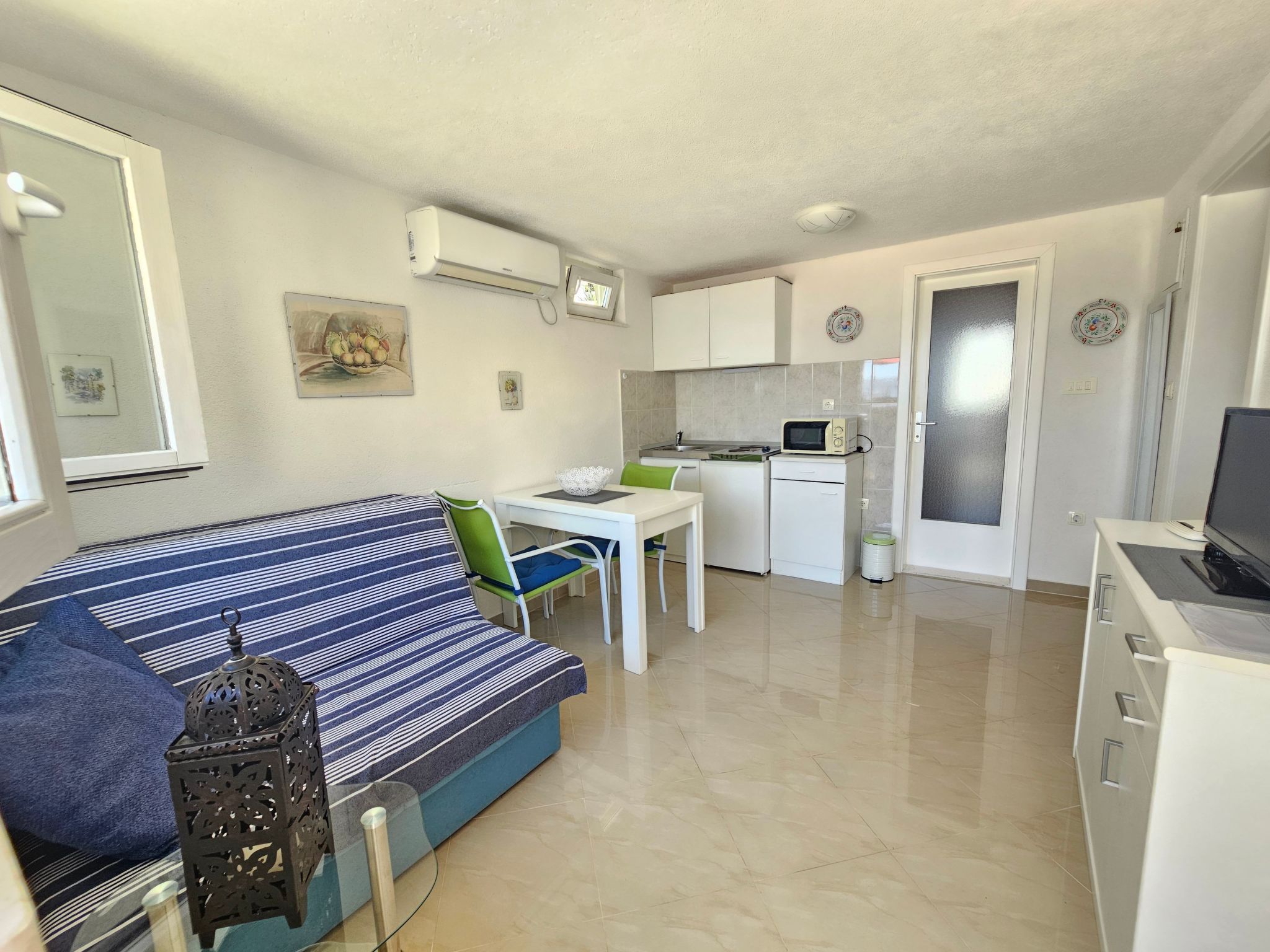 Wohnung mit Terrasse, Grill, Parkplatz-Binnen