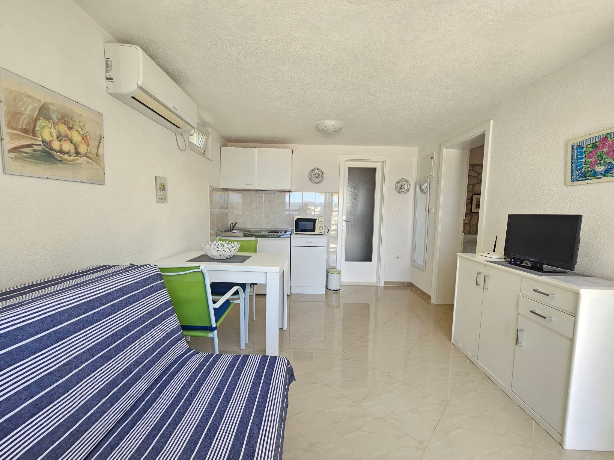 Wohnung mit Terrasse, Grill, Parkplatz-Binnen