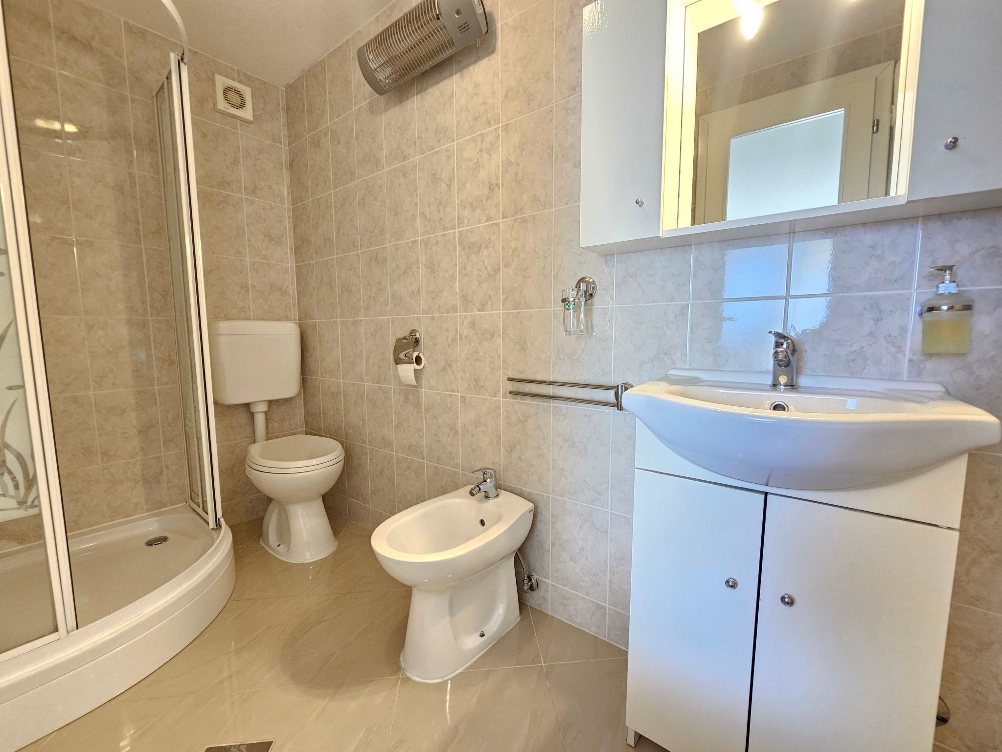 Wohnung mit Terrasse, Grill, Parkplatz-Binnen