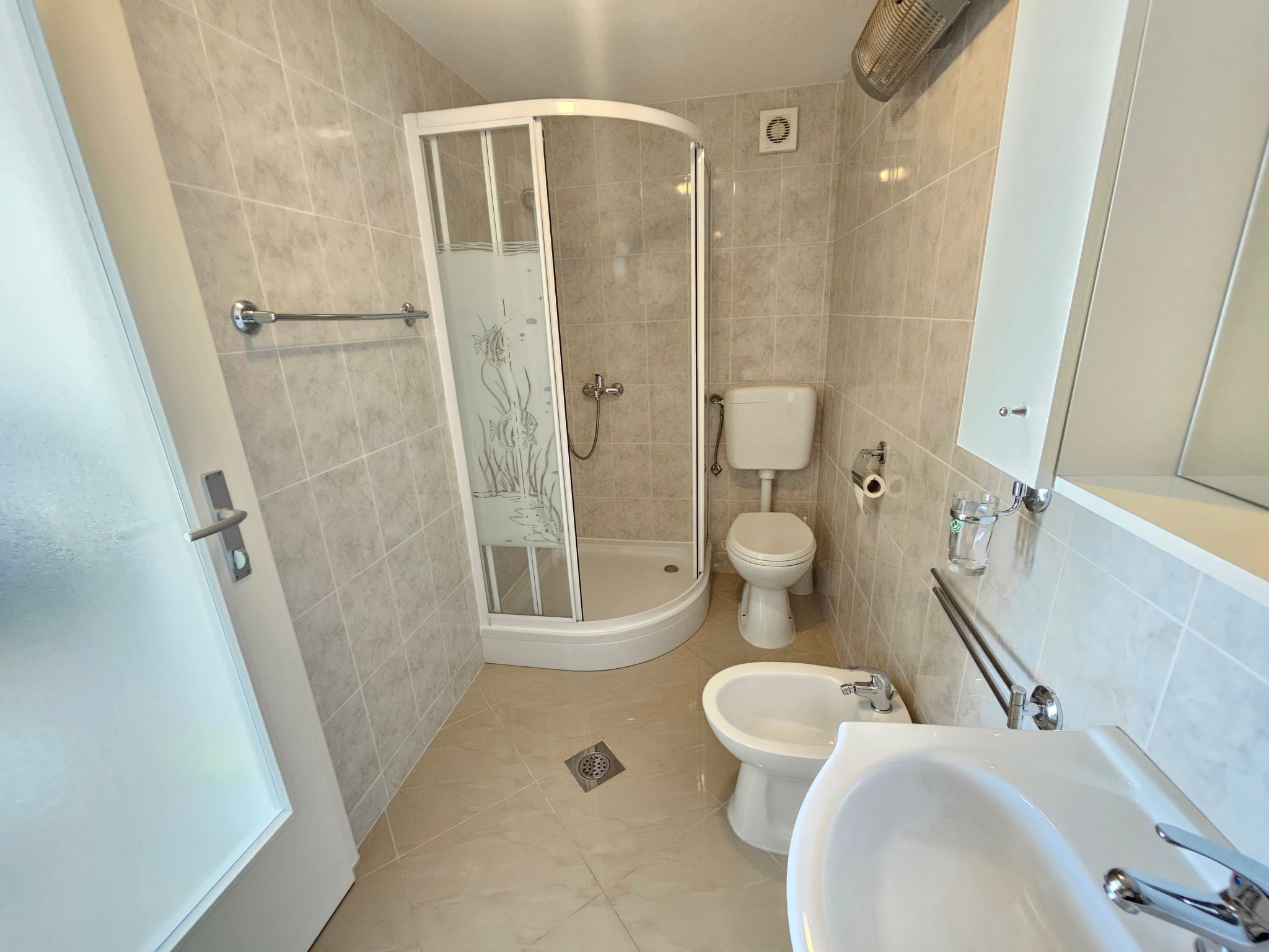 Wohnung mit Terrasse, Grill, Parkplatz-Binnen