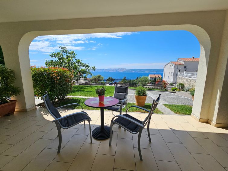 Op 400m van zee: Sfeervol appartement in Novi Vinodolski in Novi Vinodolski