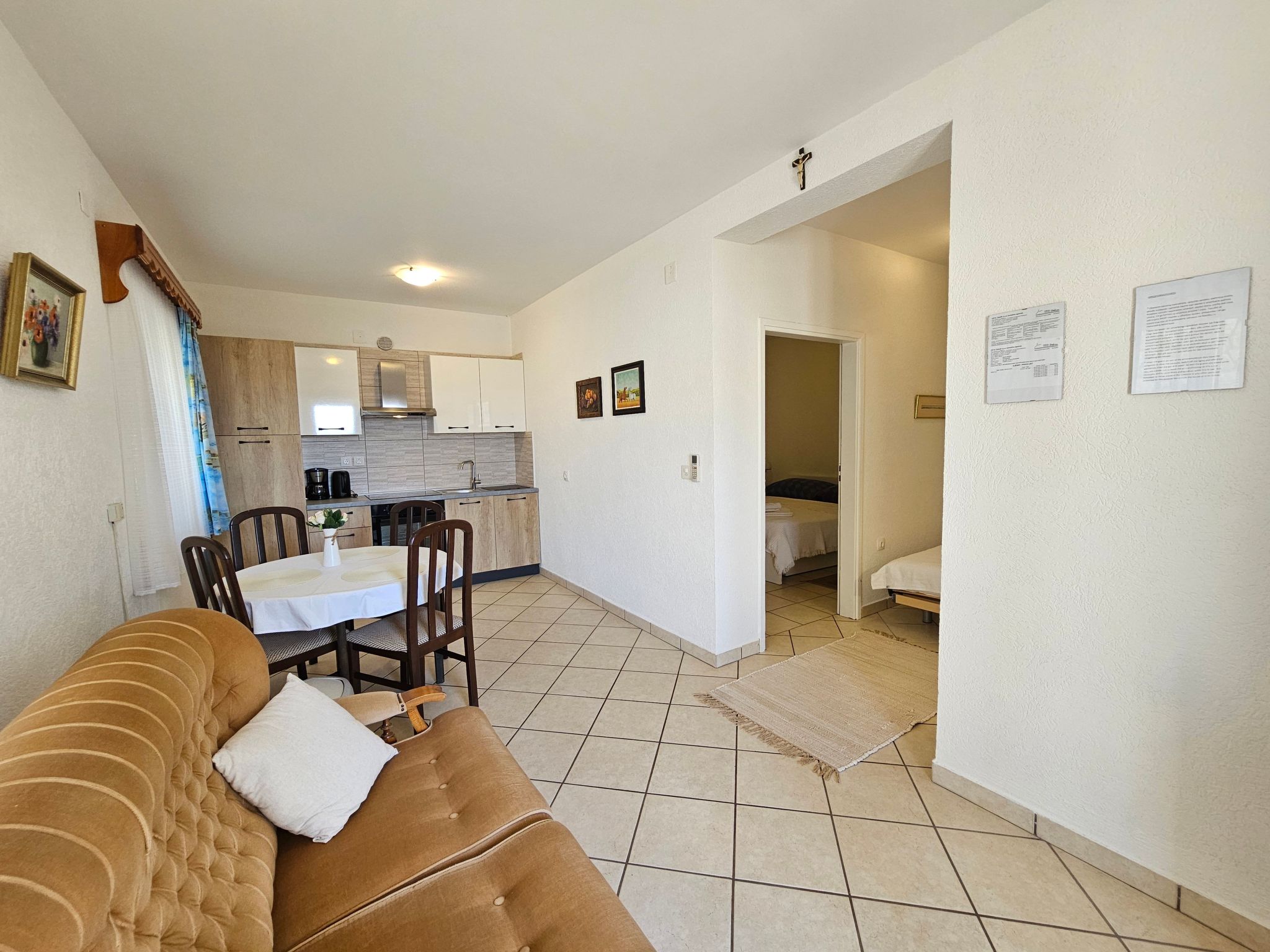 Wohnung für 3 Personen mit Terrasse-Drinnen