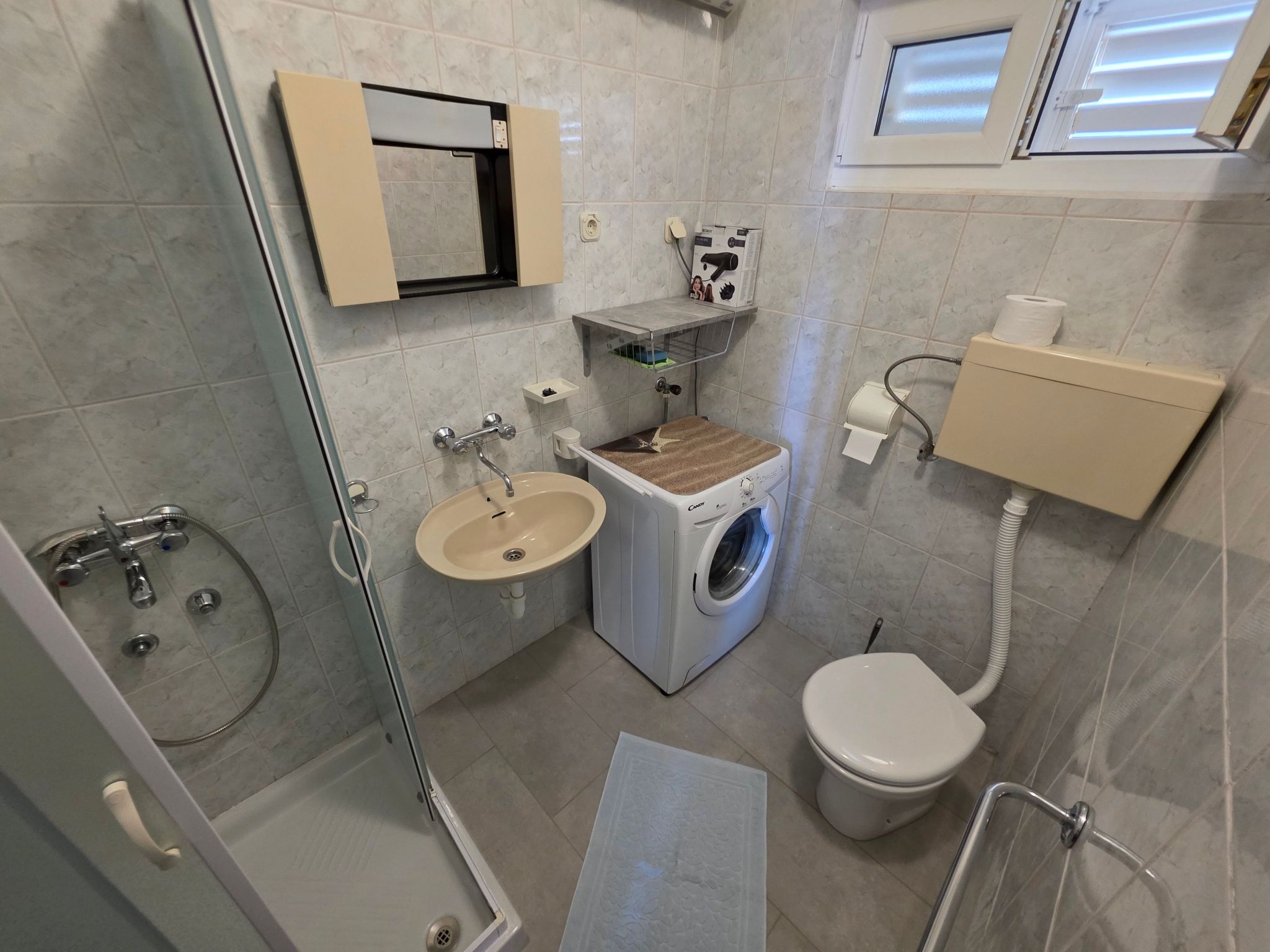 Wohnung für 7 Personen mit Terrasse und Meerblick-Binnen