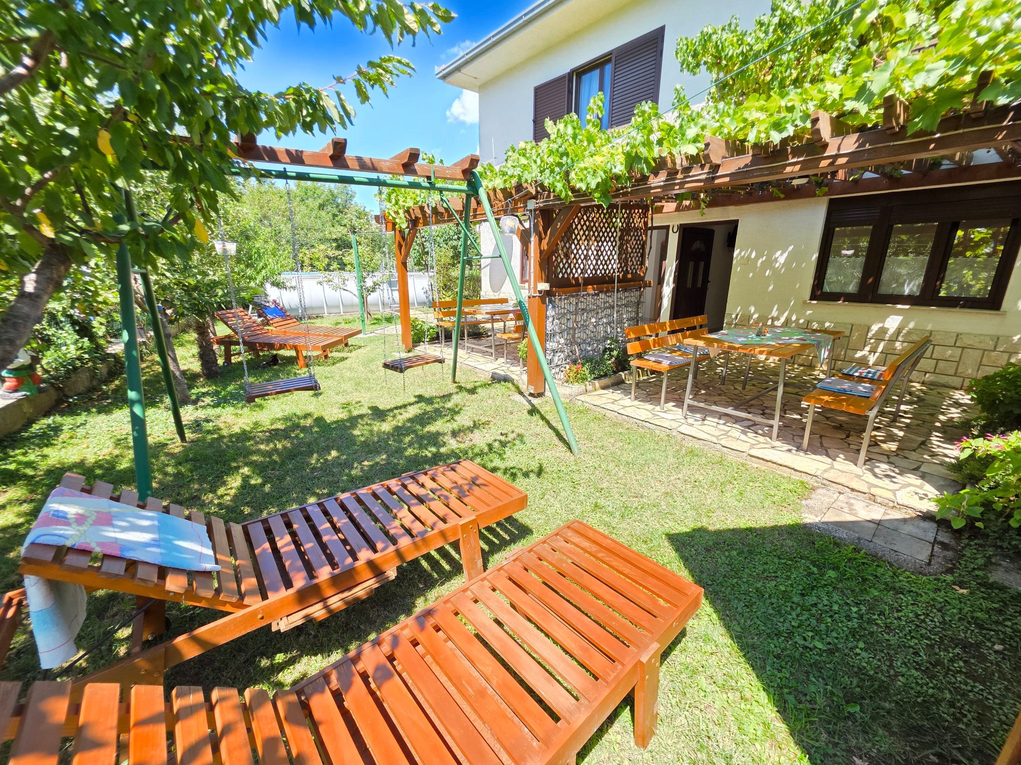 In Novi Vinodolski mit Grill, Terrasse und Garten-Drinnen