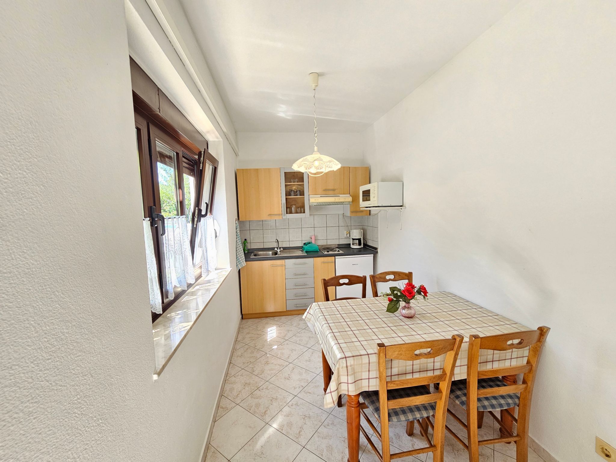 In Novi Vinodolski mit Grill, Terrasse und Garten-Drinnen