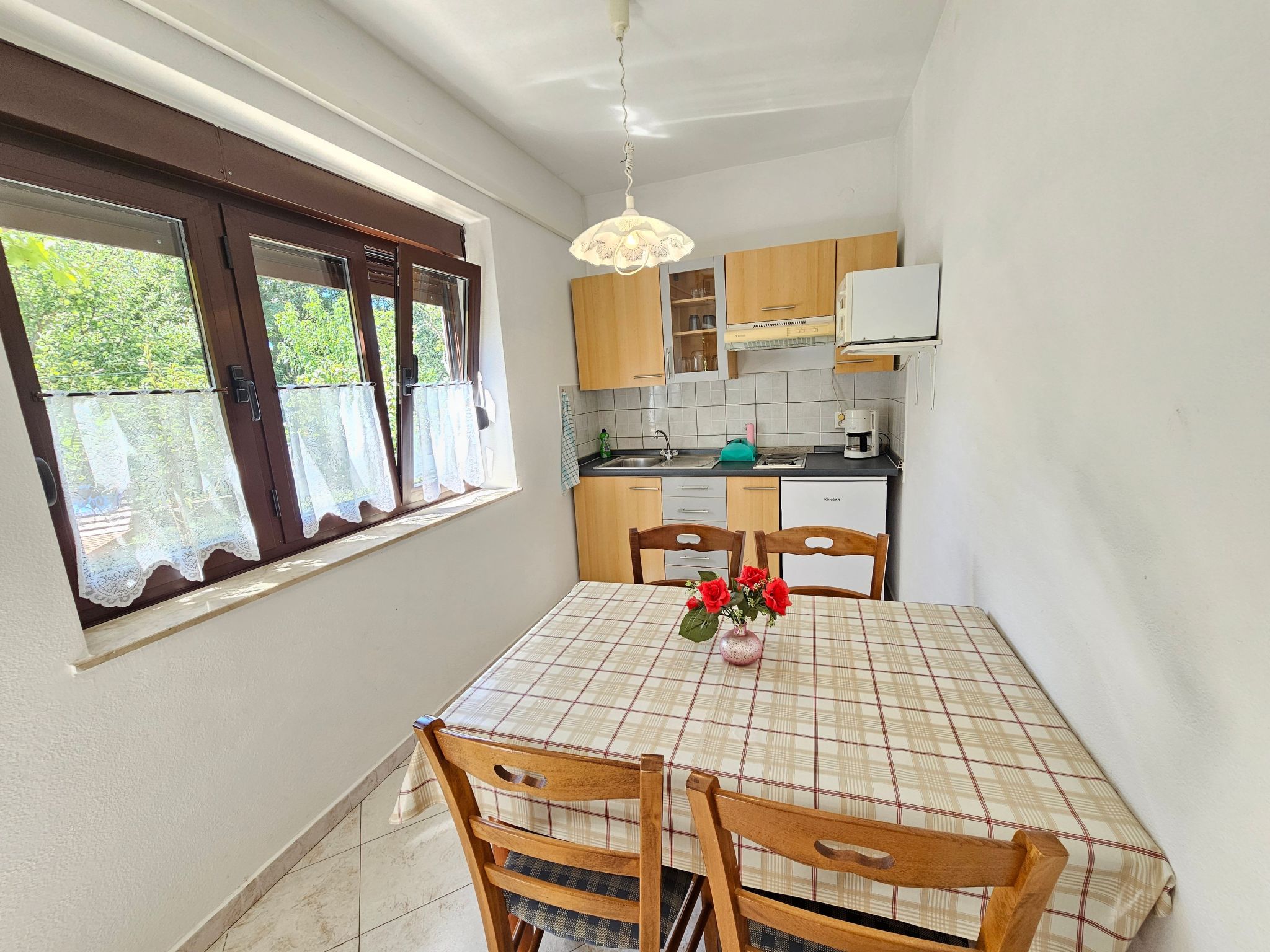 In Novi Vinodolski mit Grill, Terrasse und Garten-Drinnen