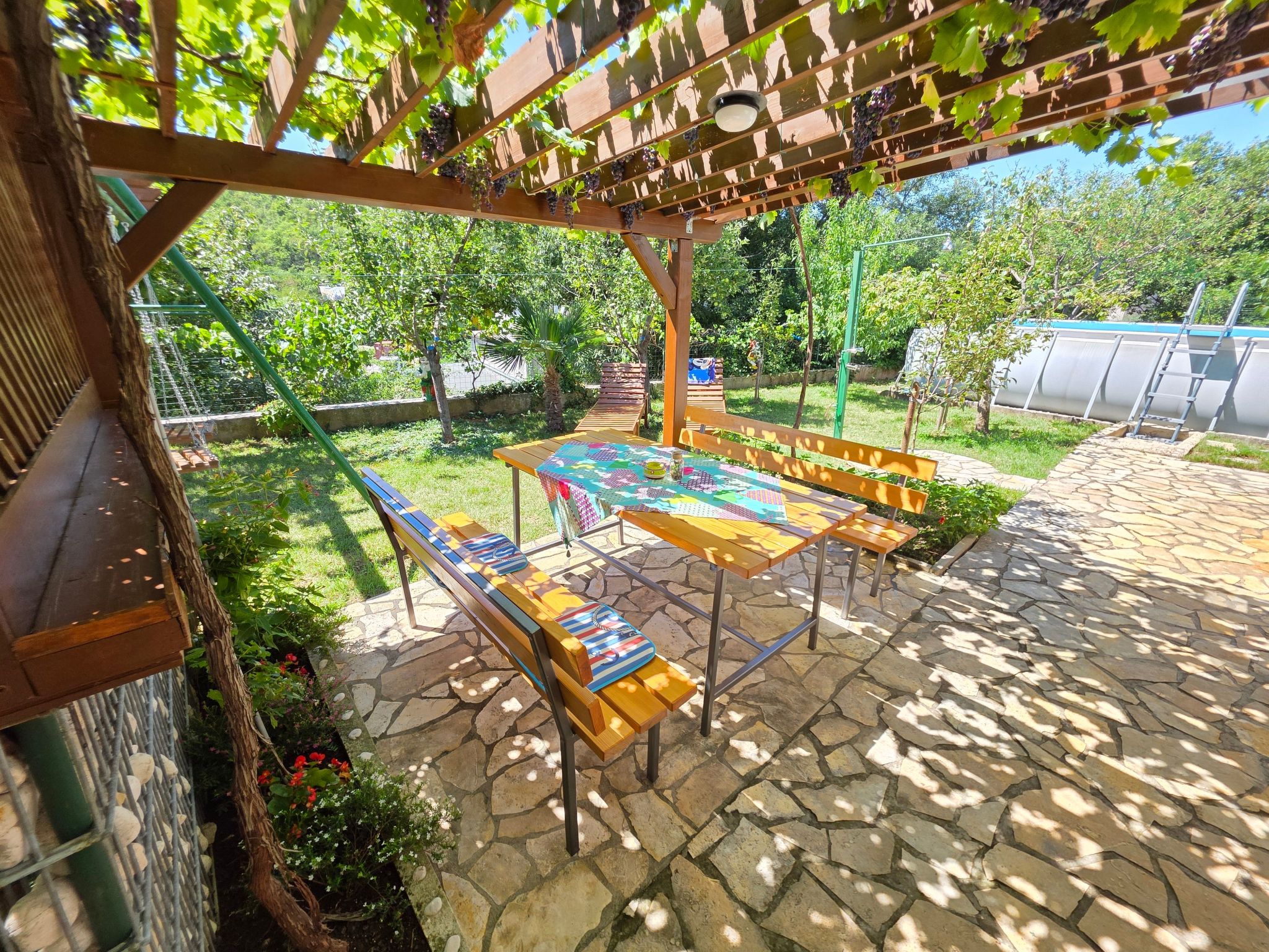 In Novi Vinodolski mit Grill, Terrasse und Garten-Drinnen