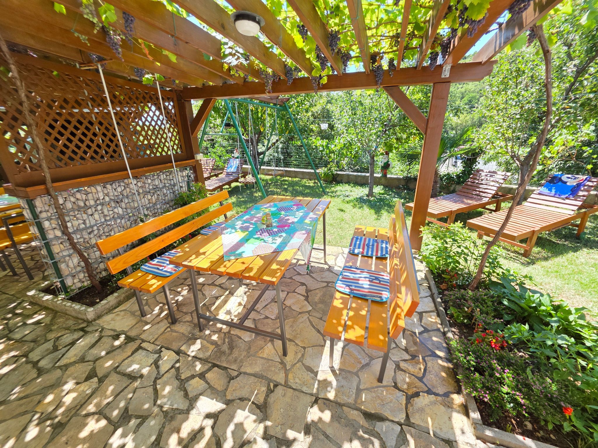 In Novi Vinodolski mit Grill, Terrasse und Garten-Drinnen