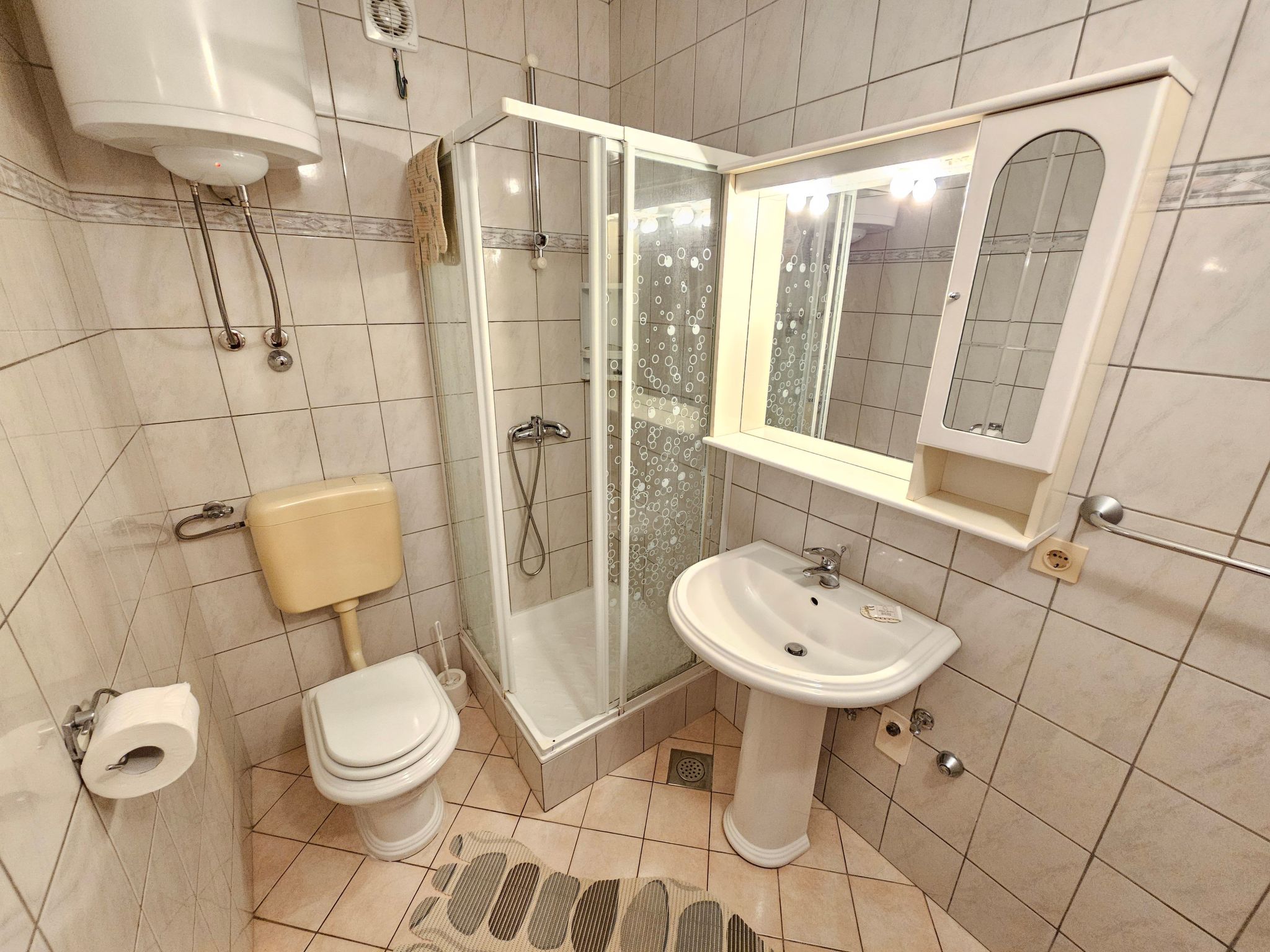 In Novi Vinodolski mit Grill, Terrasse und Garten-Drinnen