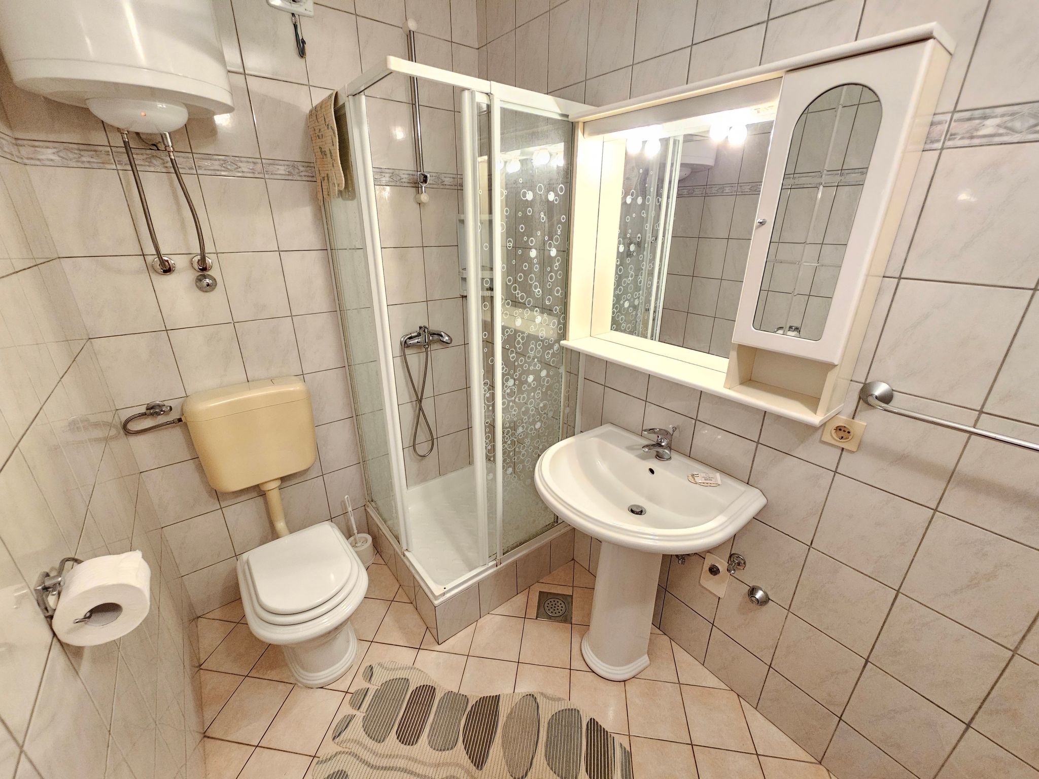 In Novi Vinodolski mit Grill, Terrasse und Garten-Drinnen