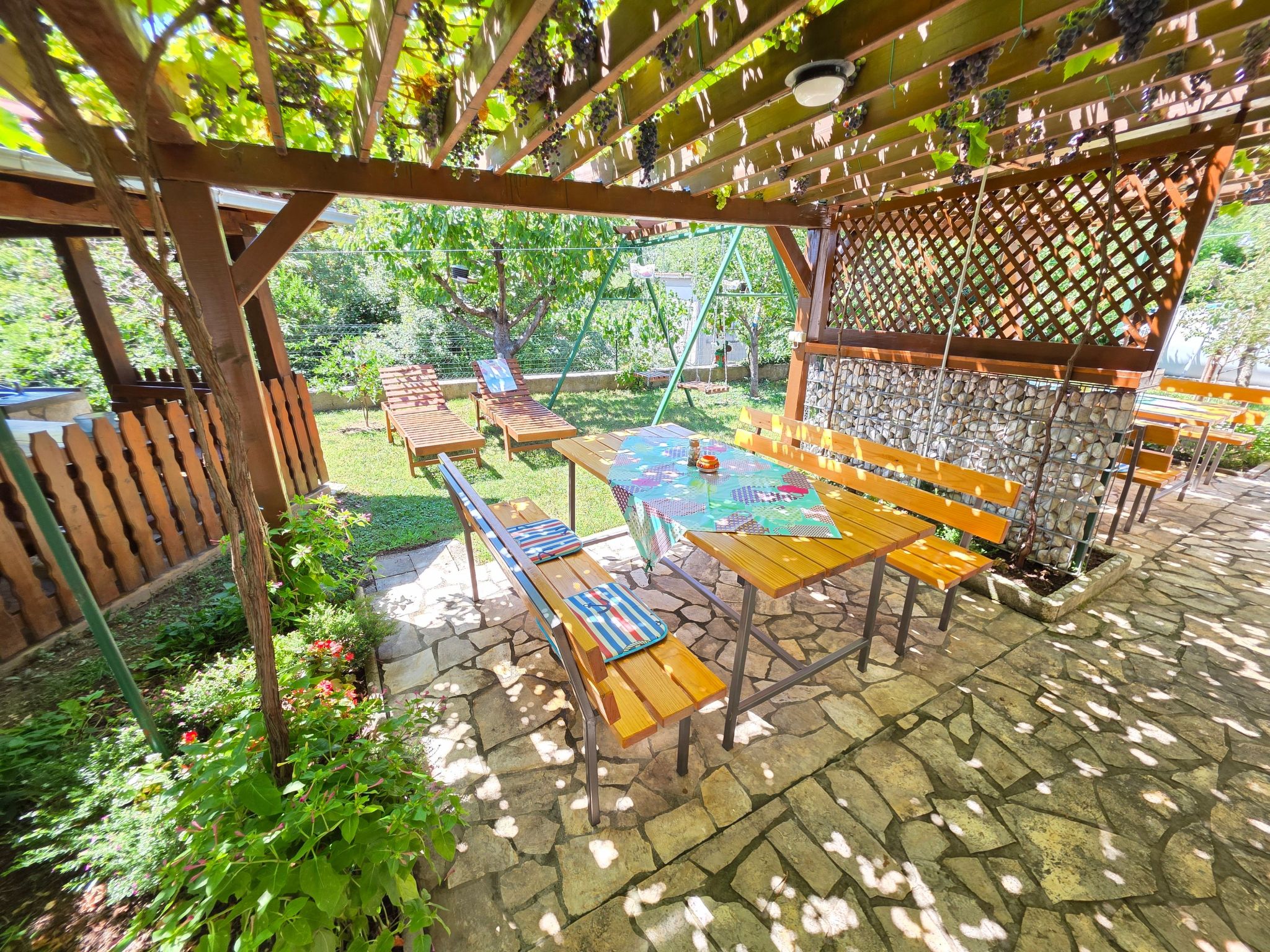 In Novi Vinodolski mit Grill, Terrasse und Garten-Drinnen