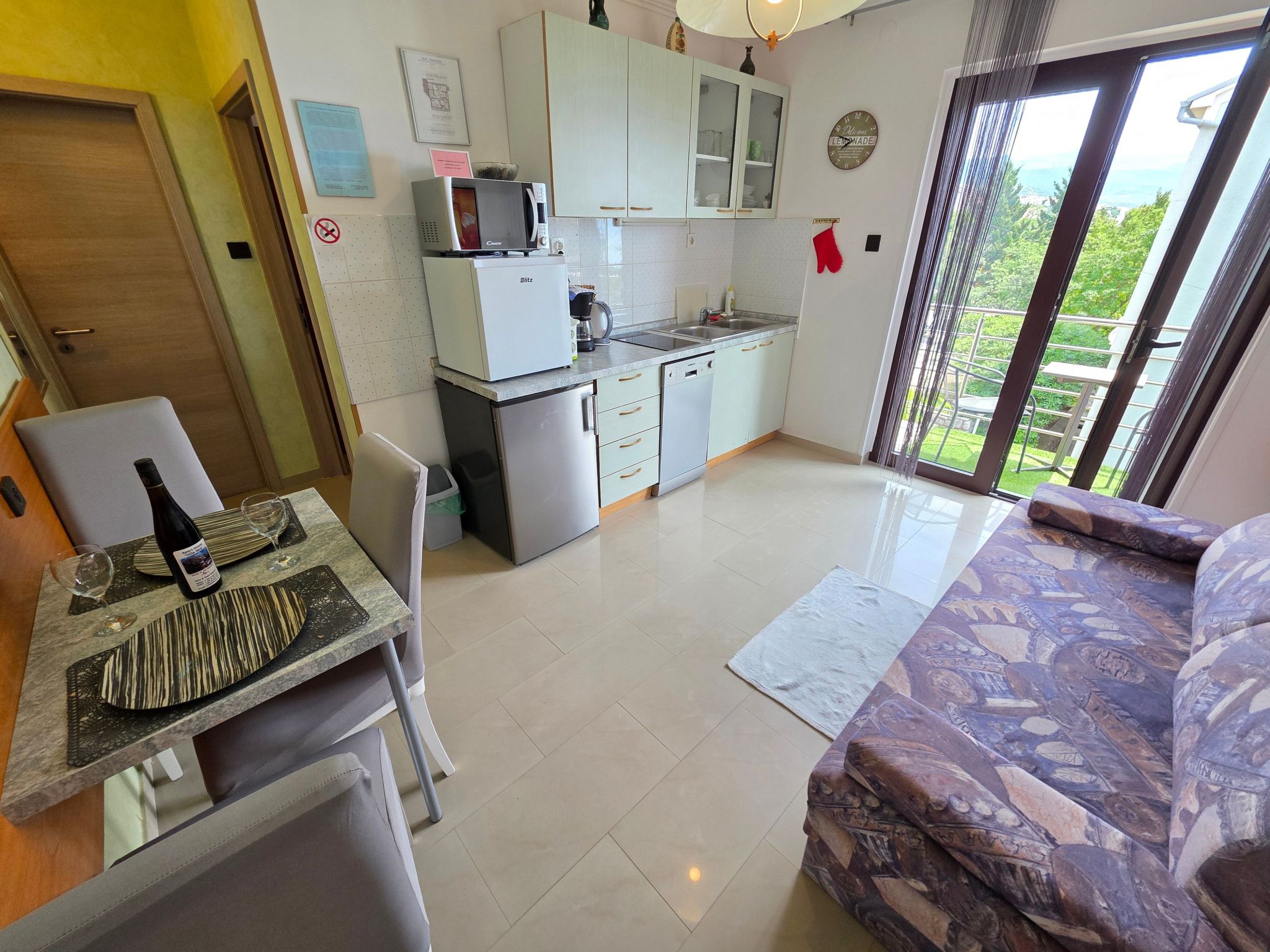 Appartement mit Balkon und Meerblick-Inside