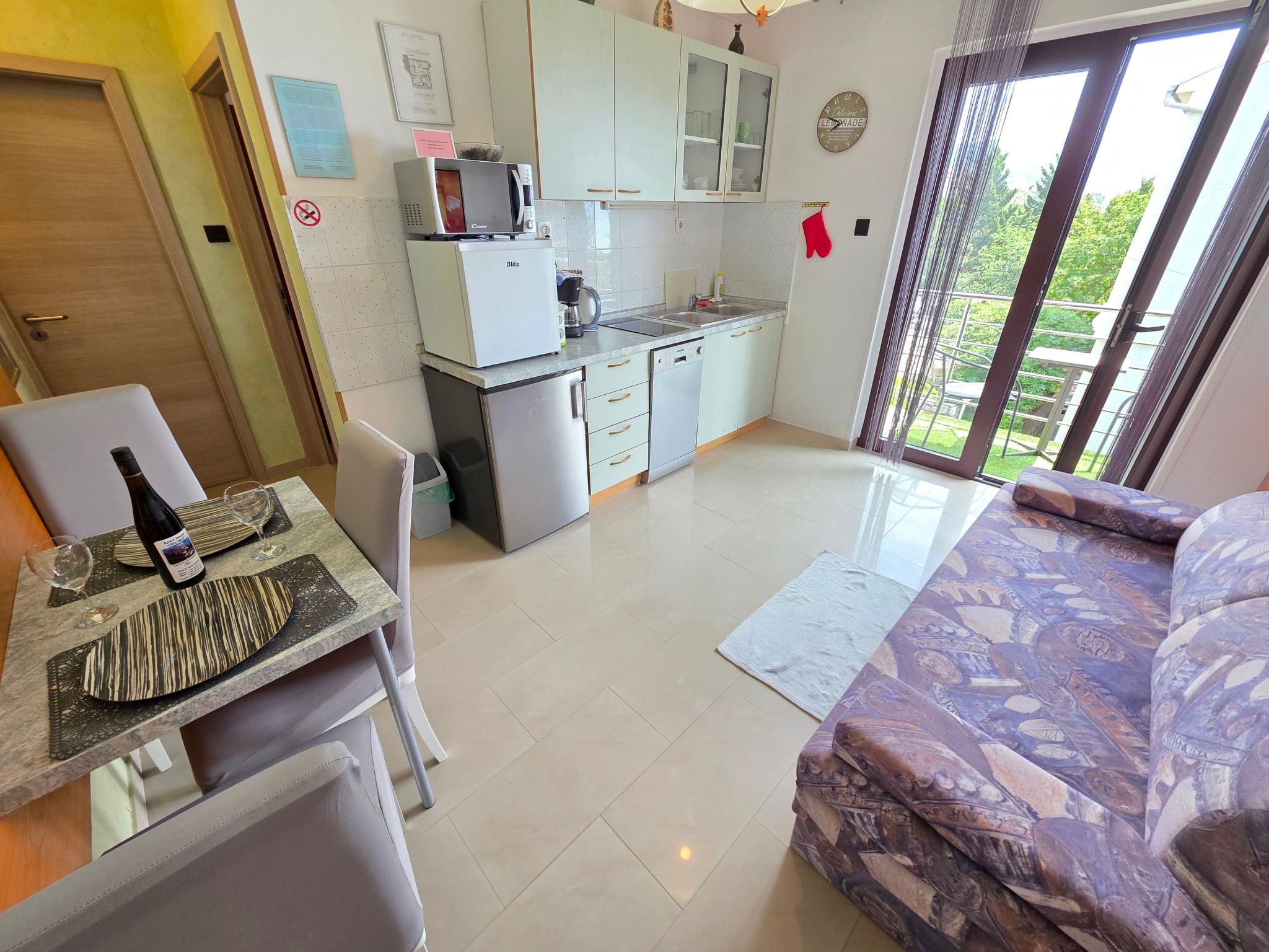 Appartement mit Balkon und Meerblick-Inside