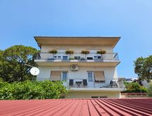 Vrijstaand vakantiehuis voor 4 personen, 250m van zee in Novi Vinodolski - thumbnail 1