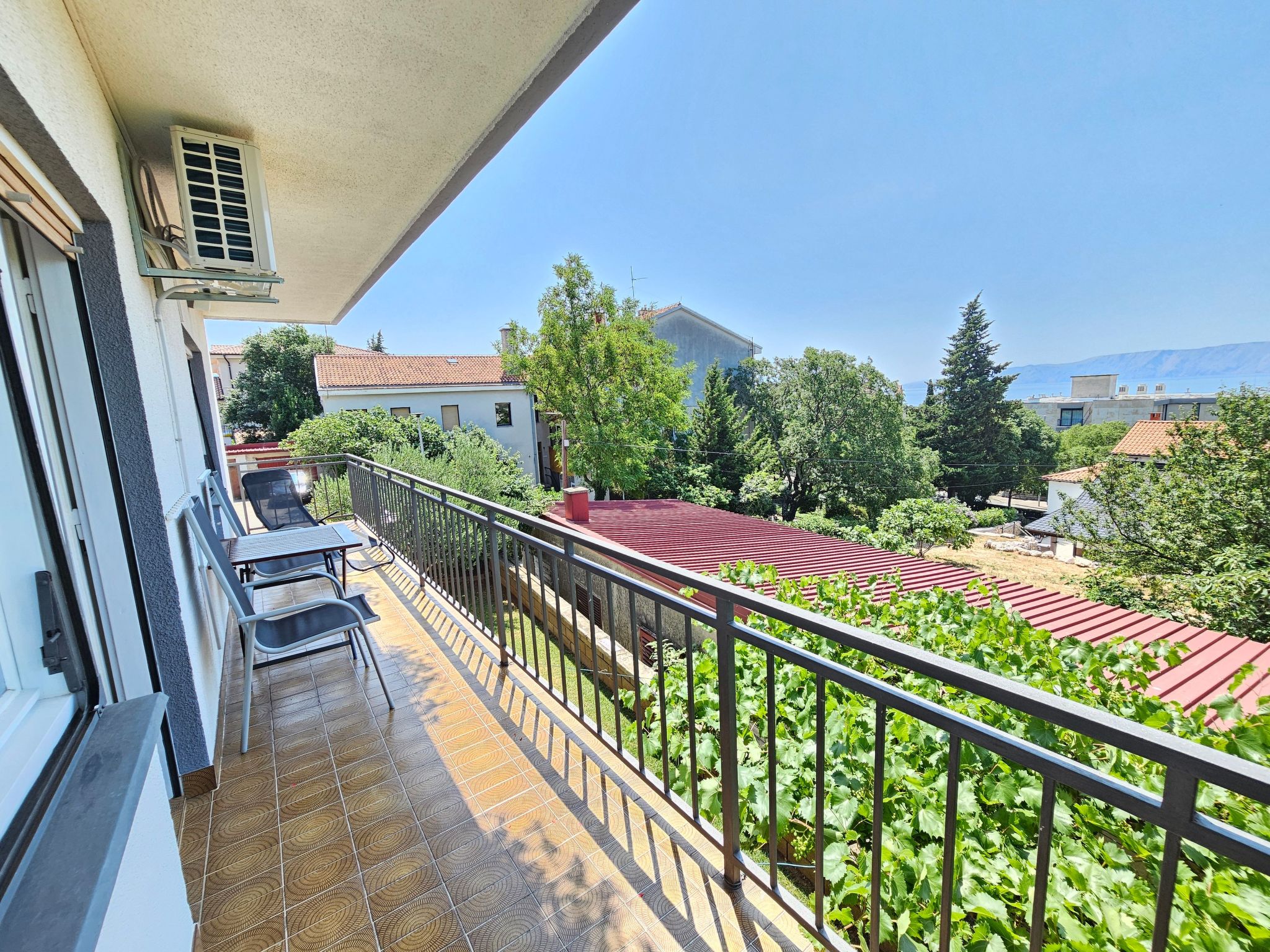 Wohnung für 4 Pers. mit Balkon, tolle Lage-Binnen